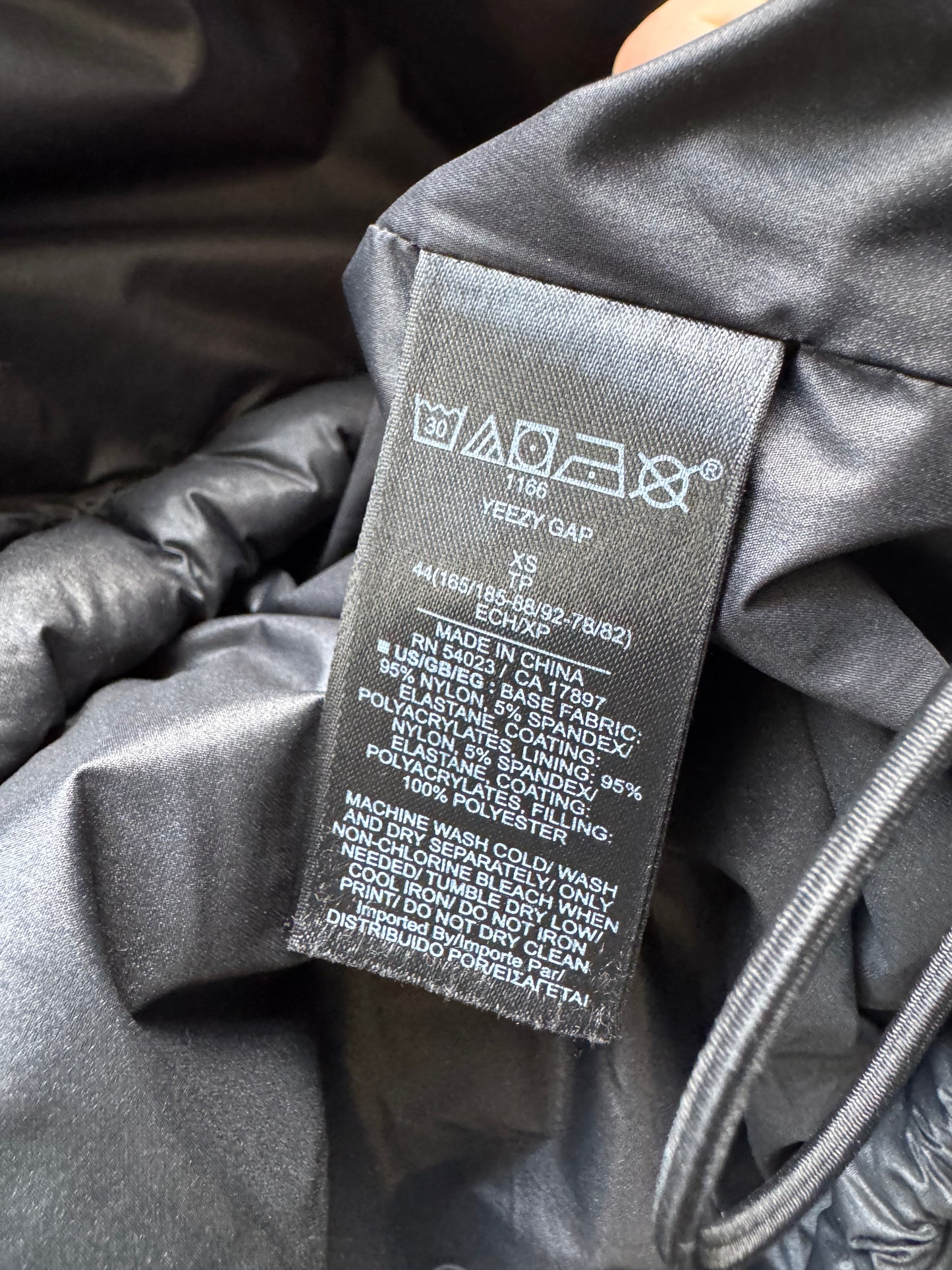 YZY Gap Puffer Pullover (XS)