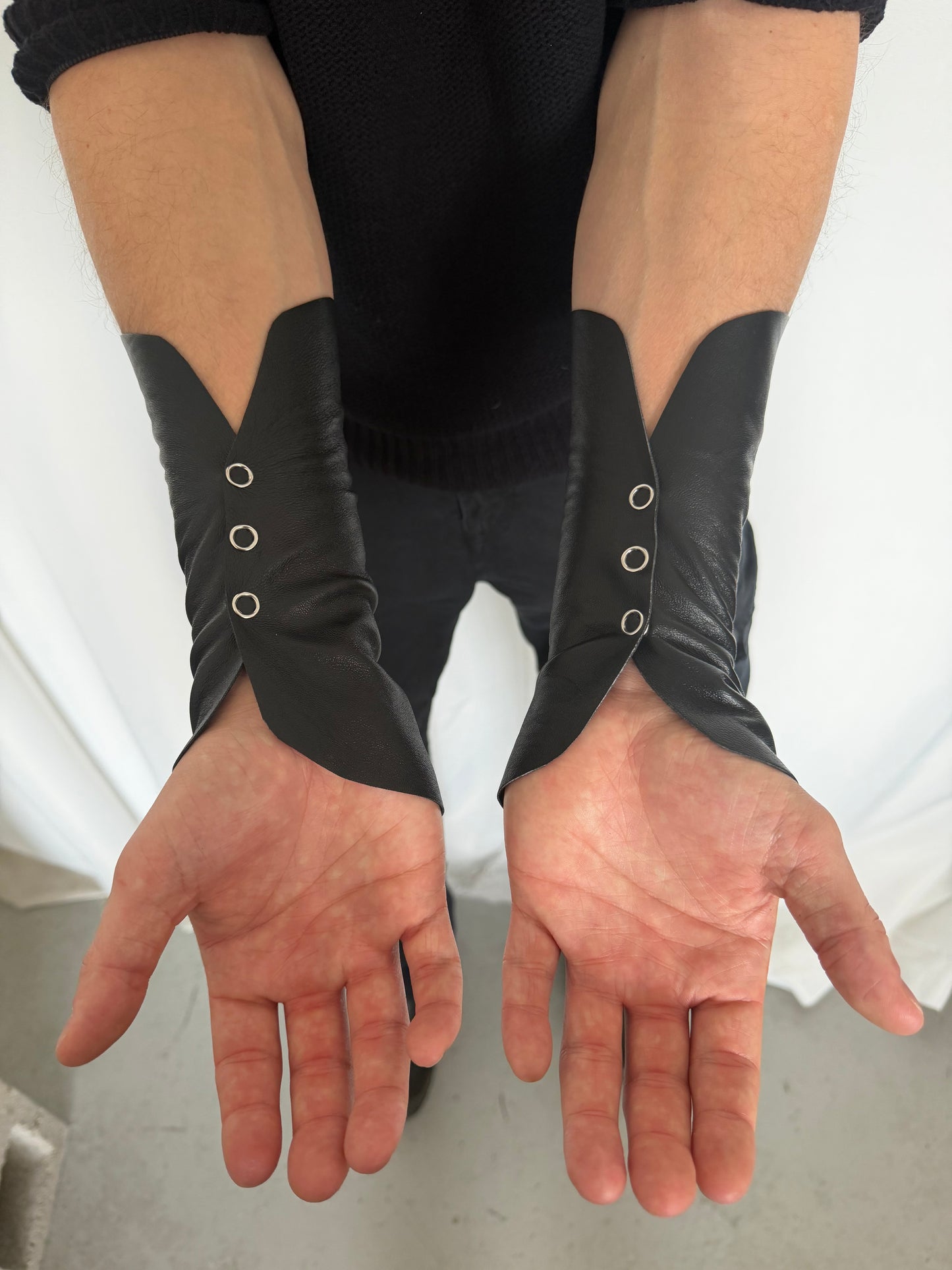 Gloves/Arm Warmers By Brandon C Mar (OS)