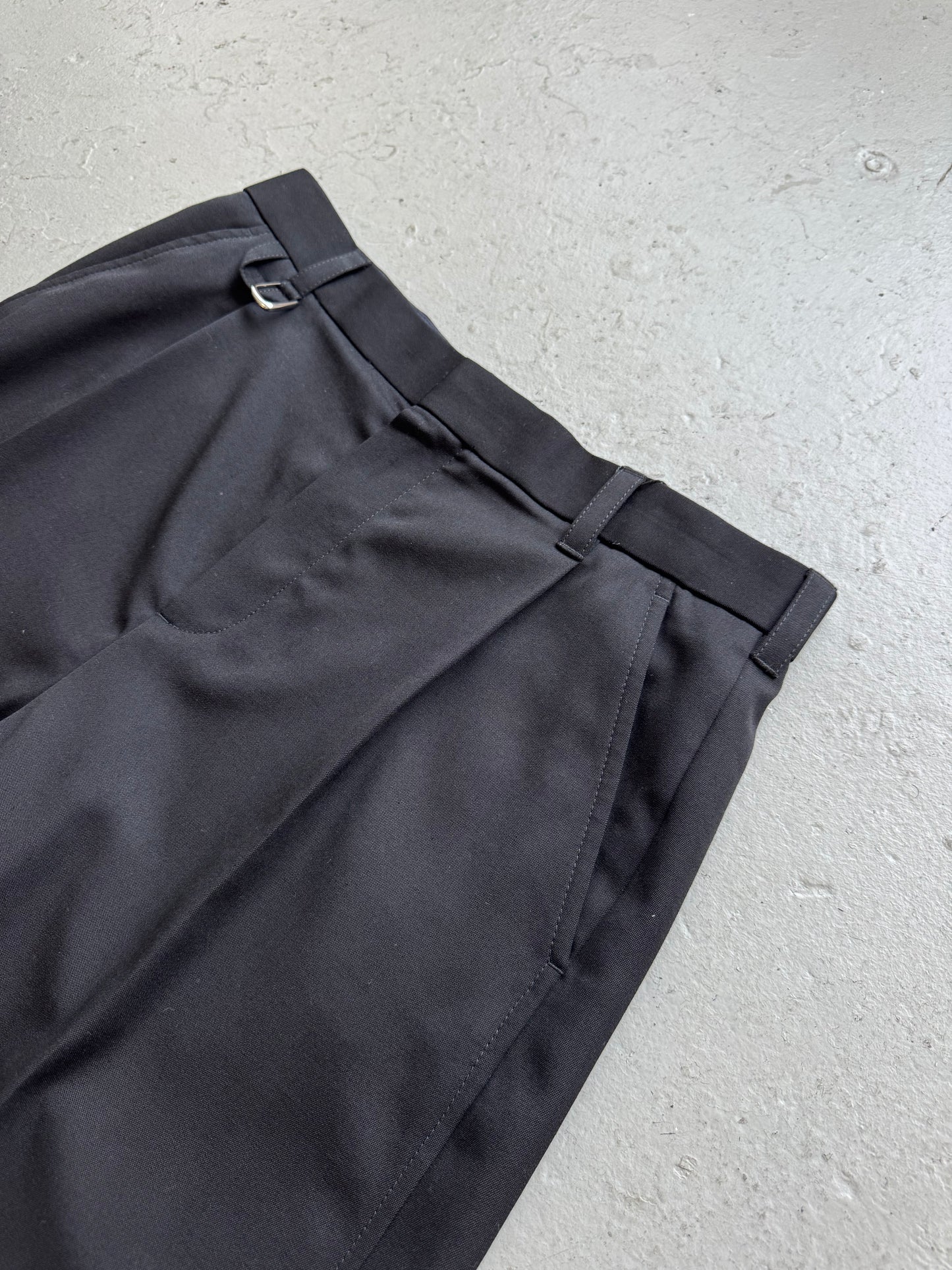 Jacquemus La Casa Pleated Shorts (50)