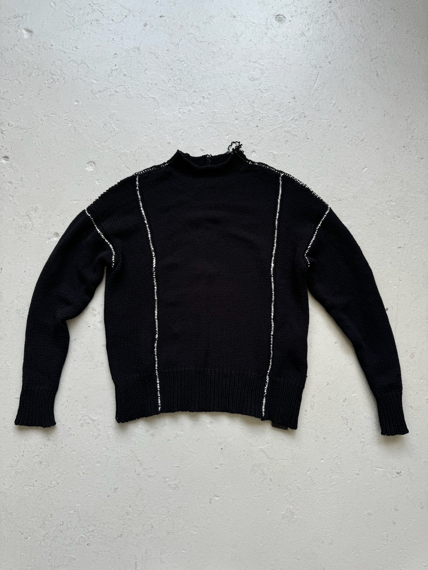 The Viridi Anne White Contrasted Stitching Knit (3)