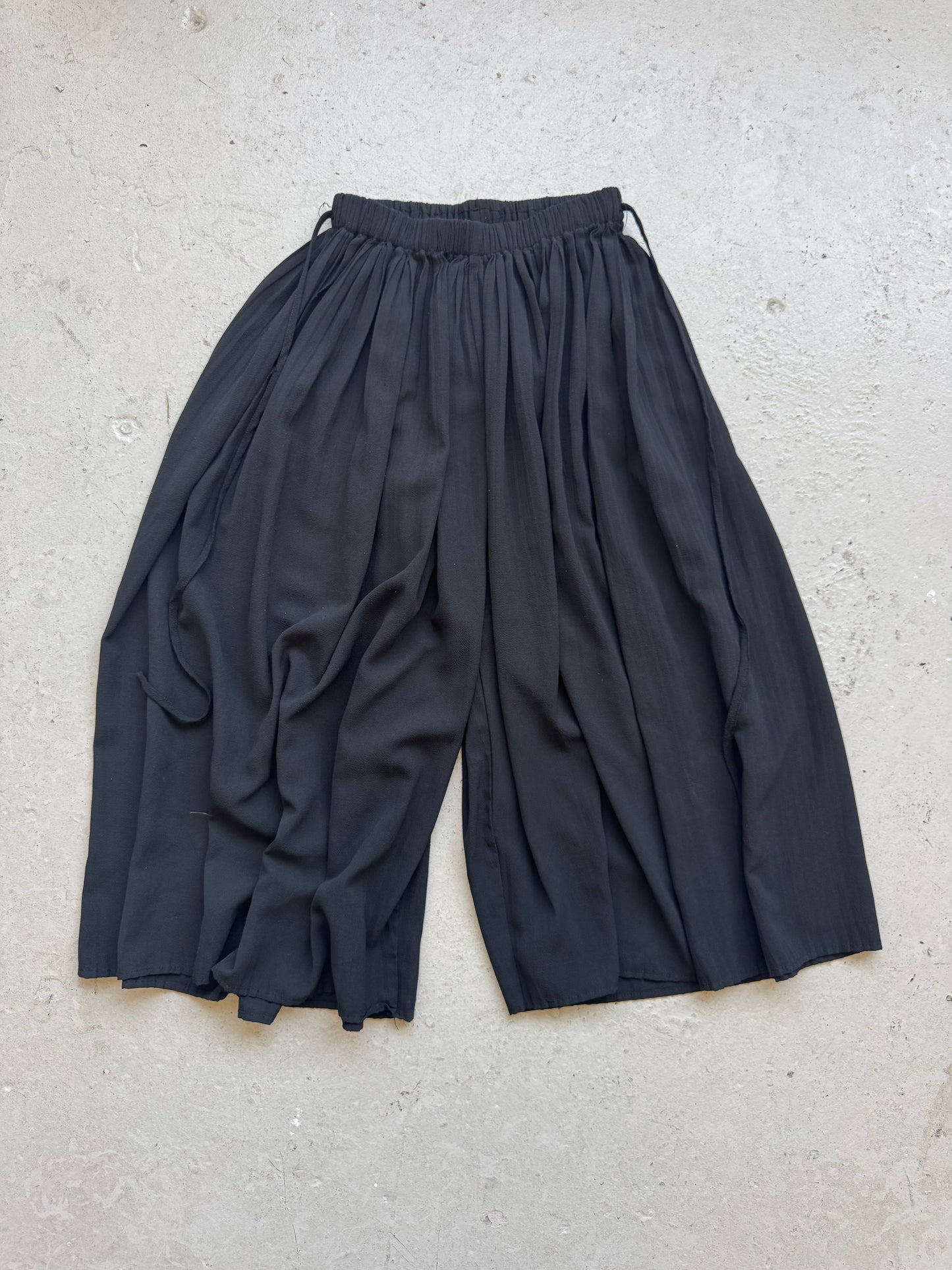 Black Light Pleated Shorts (M)