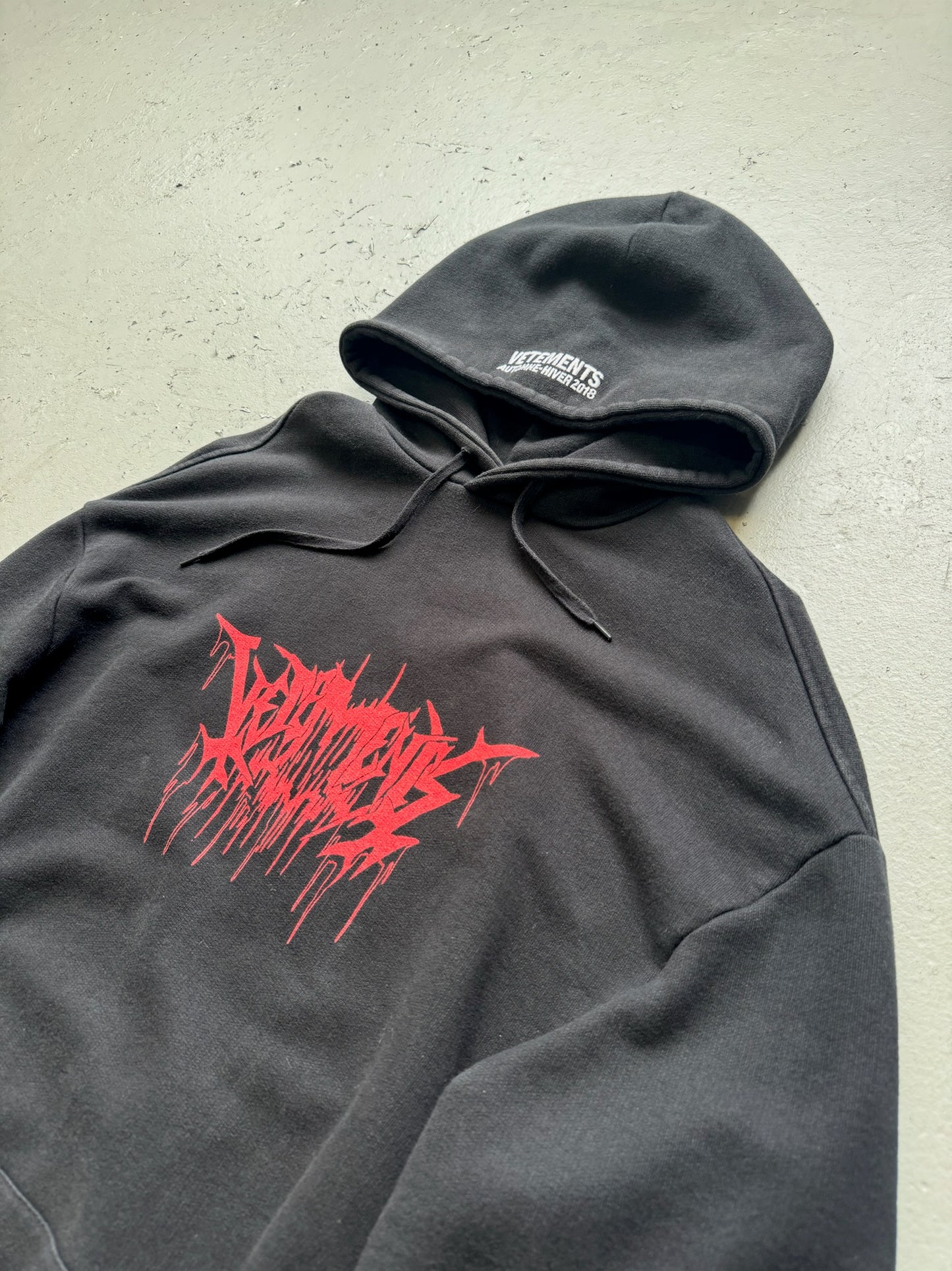 Vetements FW18 Metal Tour Hoodie (XS)