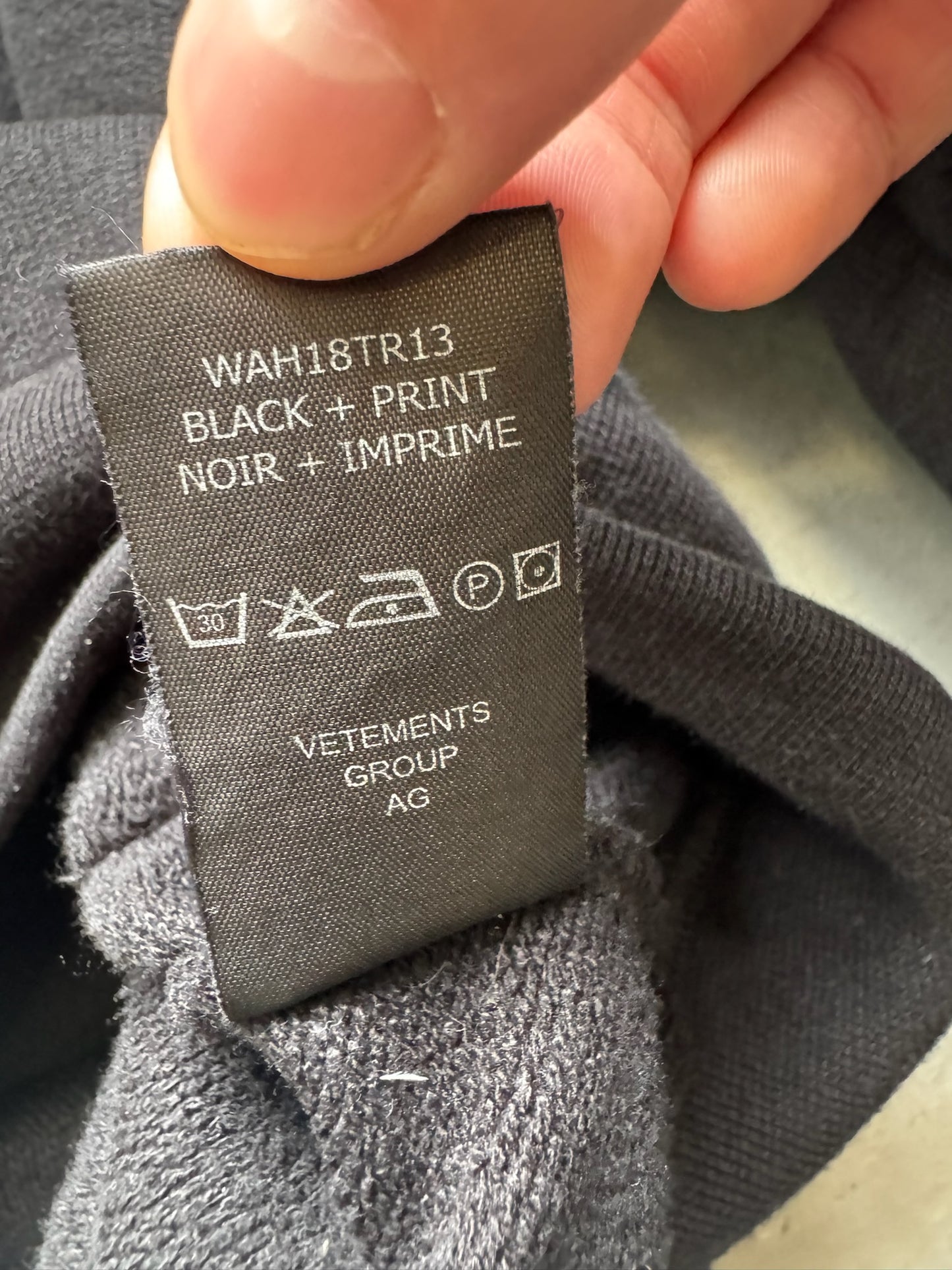 Vetements FW18 Metal Tour Hoodie (XS)