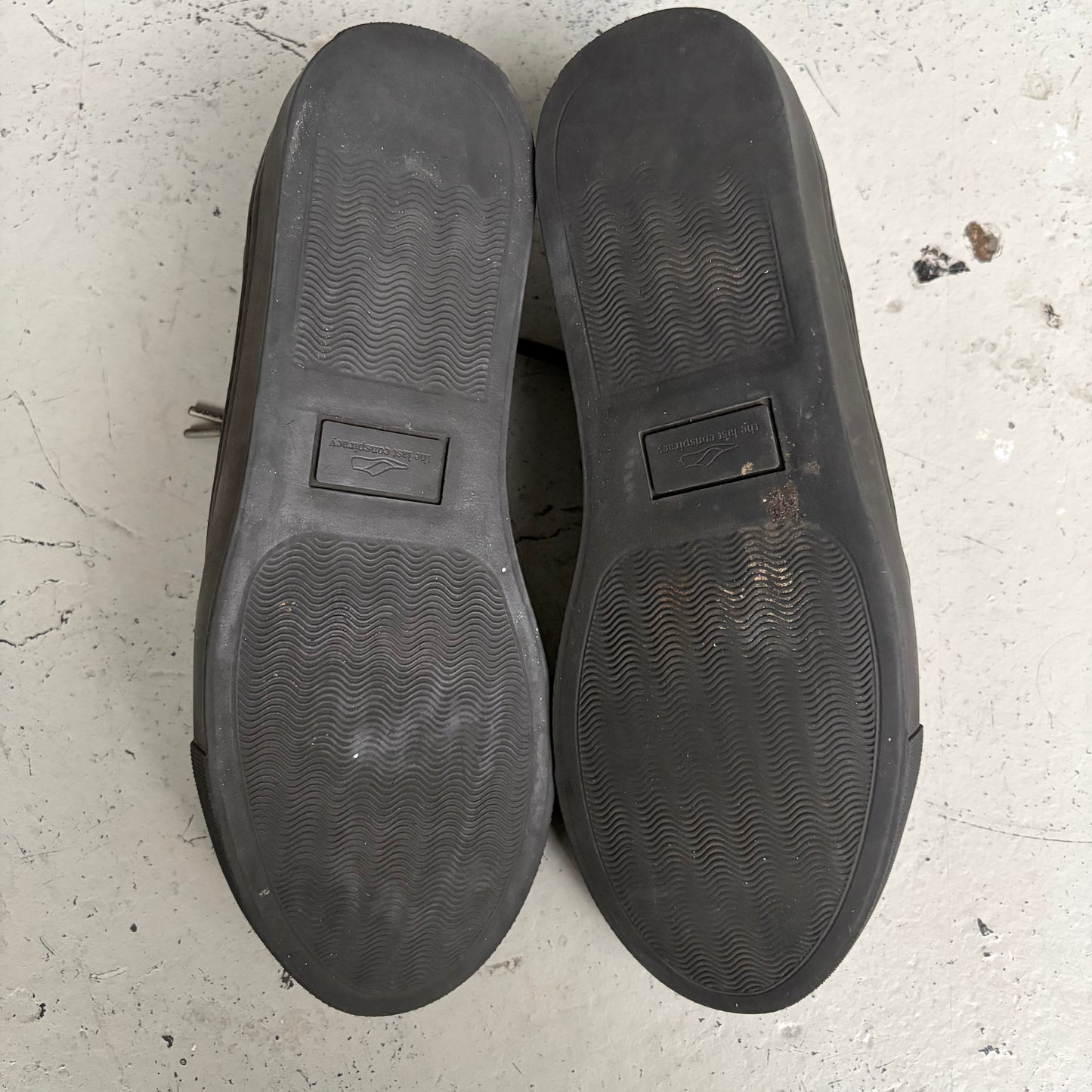 The Last Conspiracy Black Leather Low Top Sneaker (41)