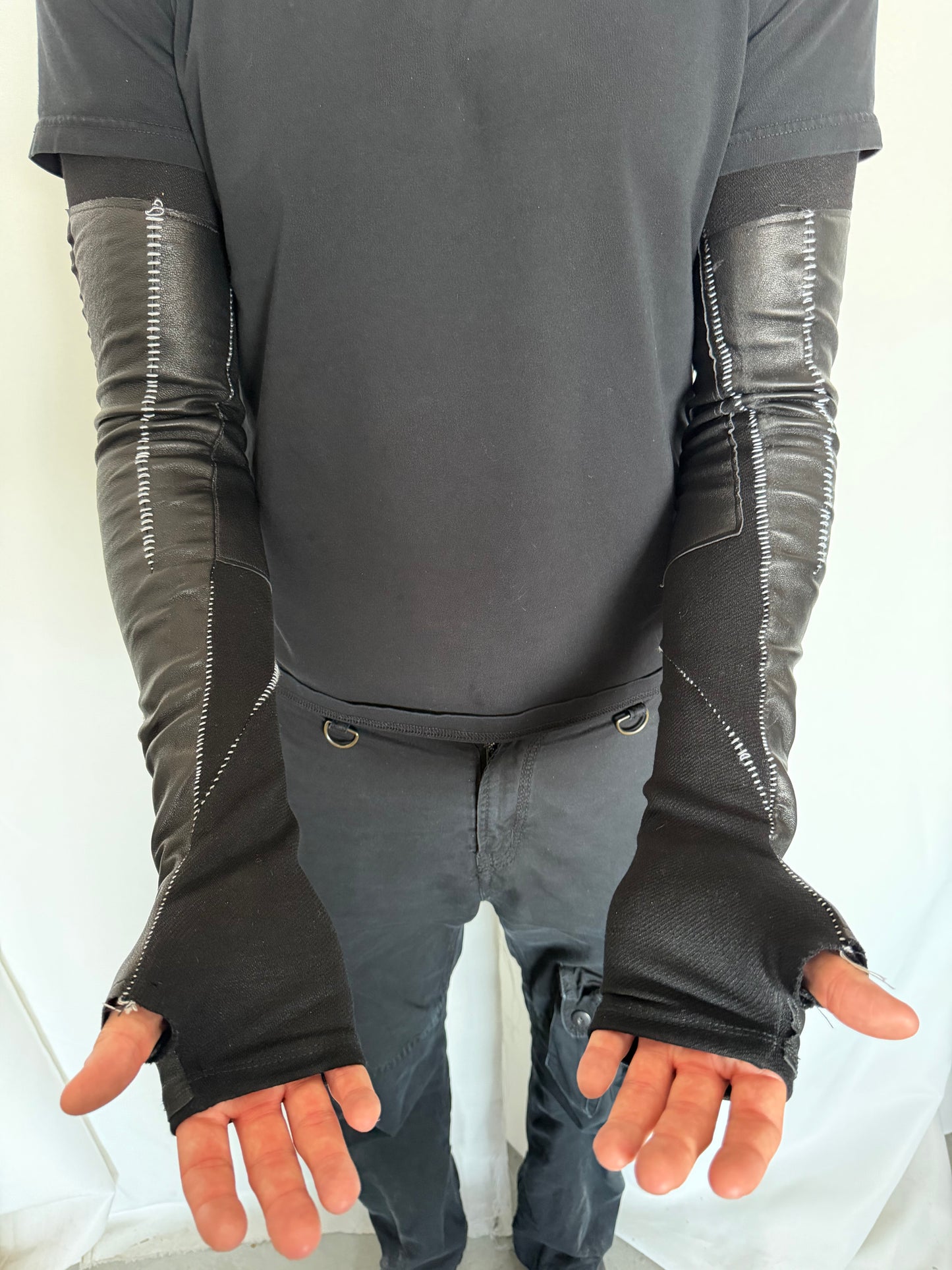 Zam Barrett Black Leather Arm Sleeves (OS)