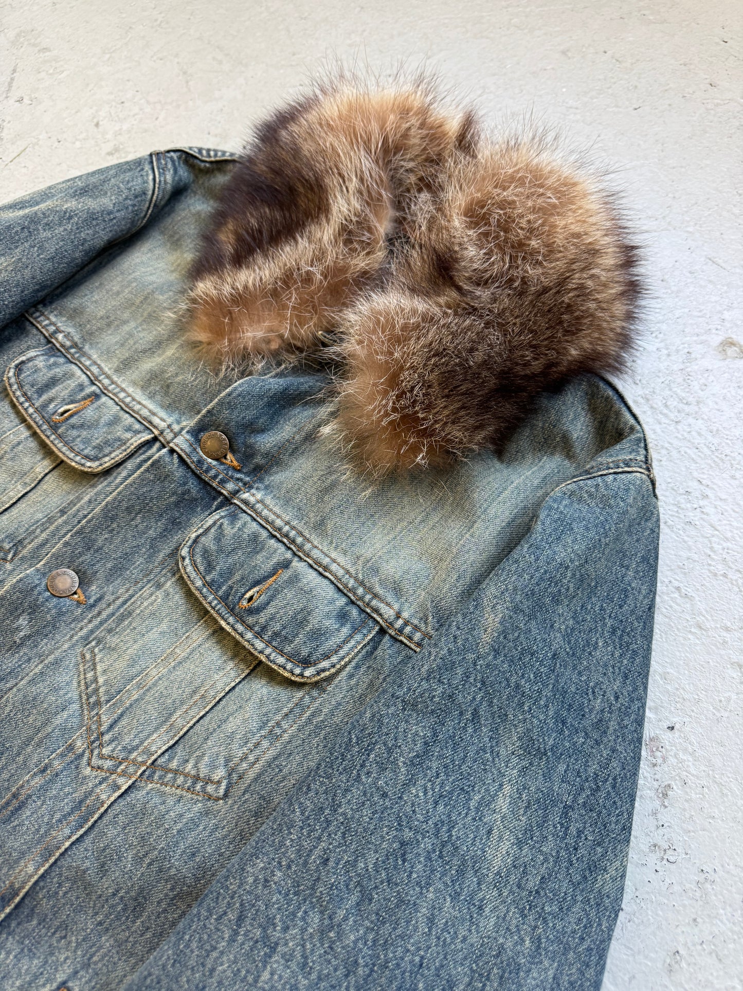 Dolce & Gabbana 2000s Denim Jacket With Fur Collar (48)