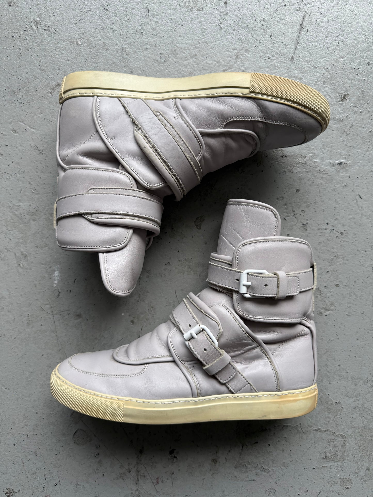 Givenchy Double Buckle Grey High Top Sneakers (42)