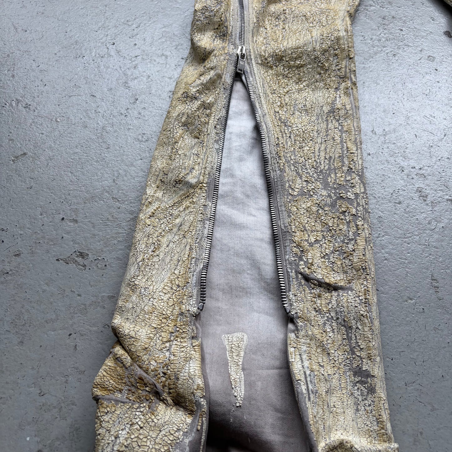Rick Owens SS25 HOLLYWOOD Milk Mudcrust Banana Bolan (38)