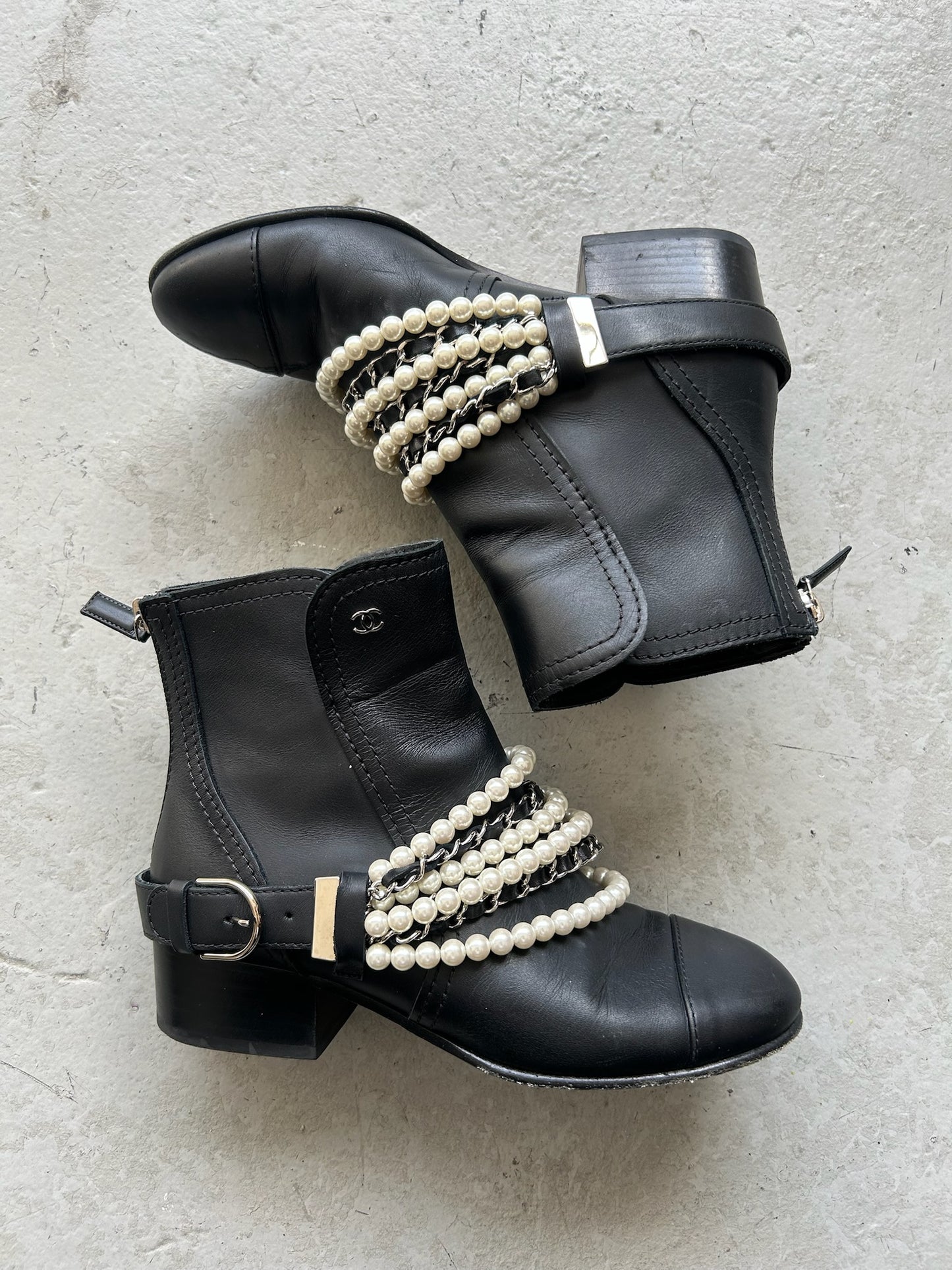 Chanel FW18 Leather Pearl Black Ankle Boots (35)