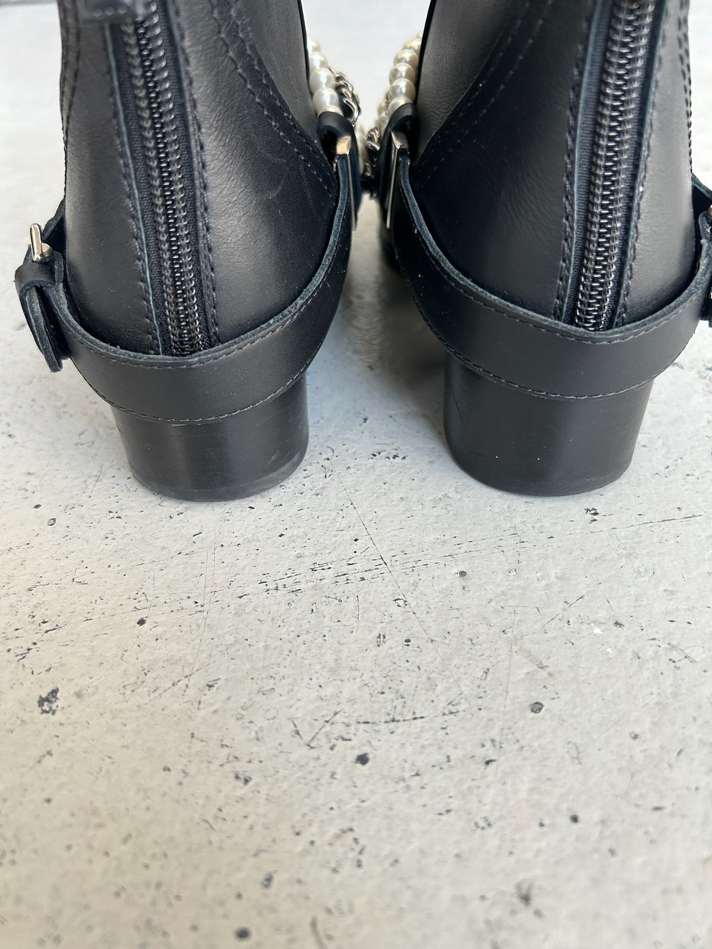 Chanel FW18 Leather Pearl Black Ankle Boots (35)