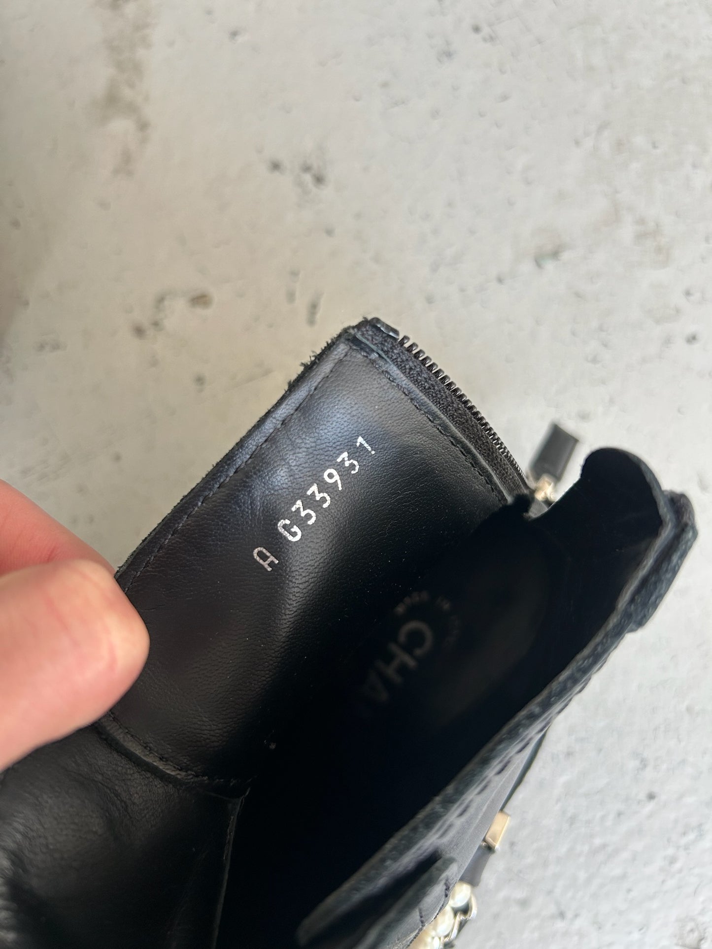 Chanel FW18 Leather Pearl Black Ankle Boots (35)