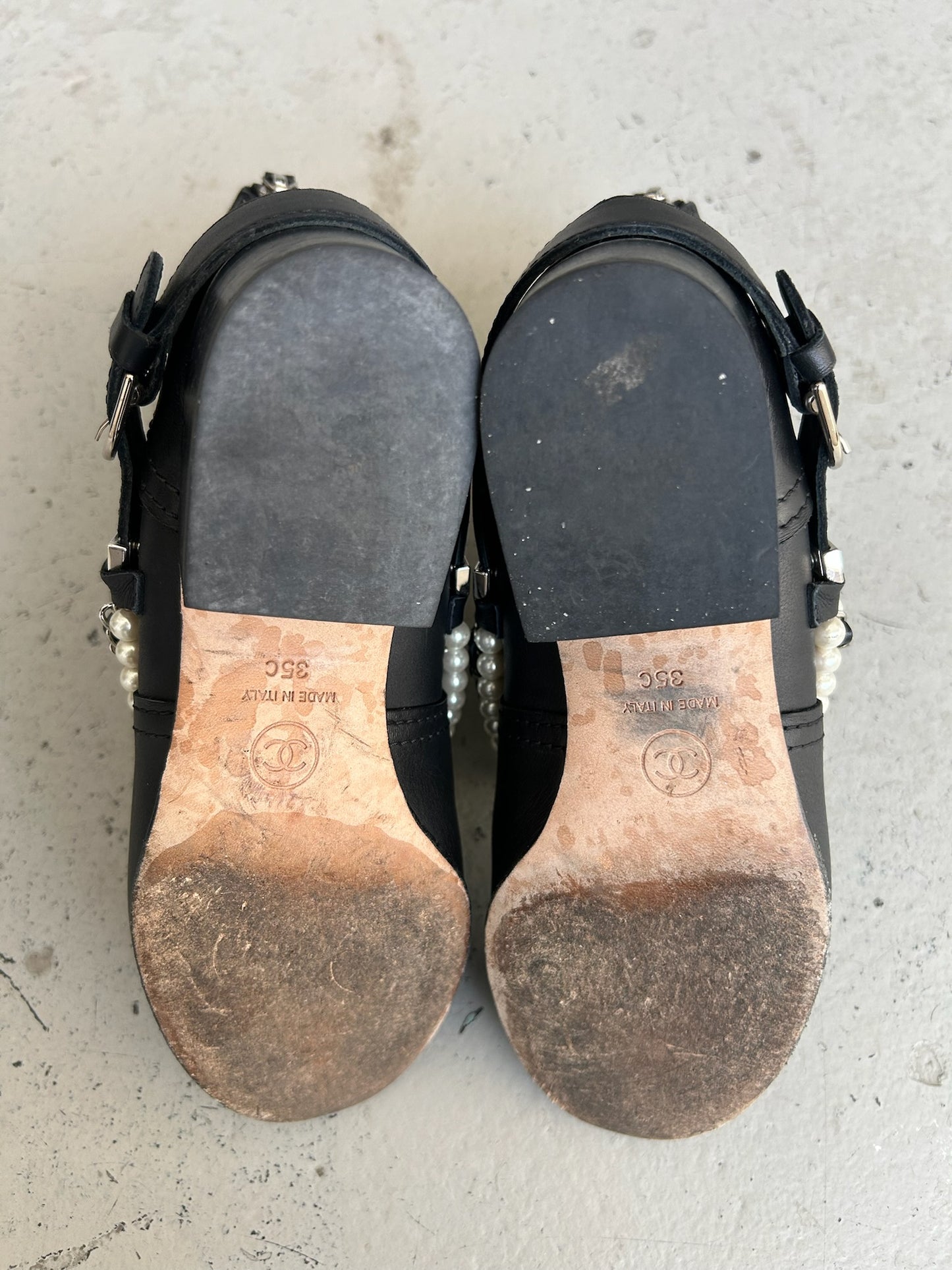 Chanel FW18 Leather Pearl Black Ankle Boots (35)