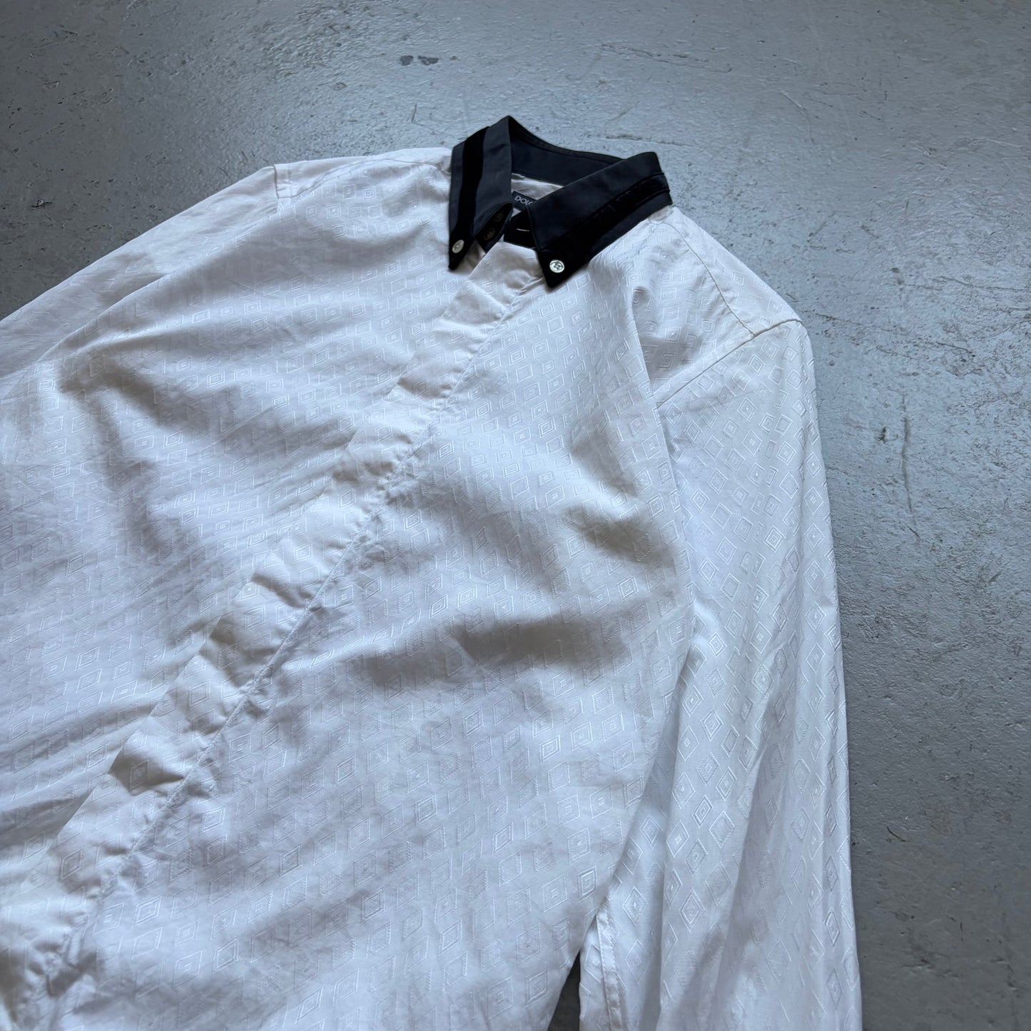 Dolce & Gabbana Black Velour Colar Button Up (15.5/39)