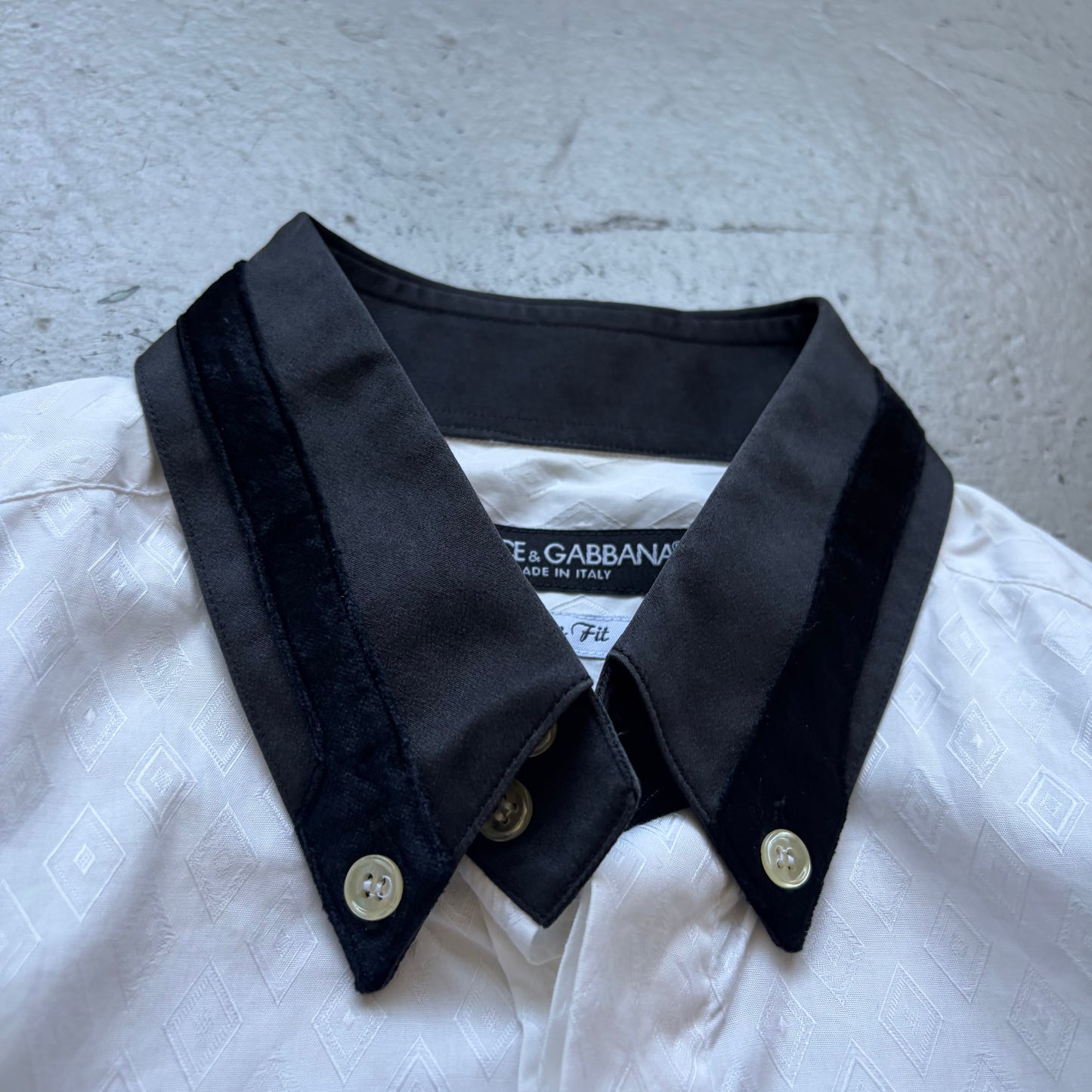 Dolce & Gabbana Black Velour Colar Button Up (15.5/39)
