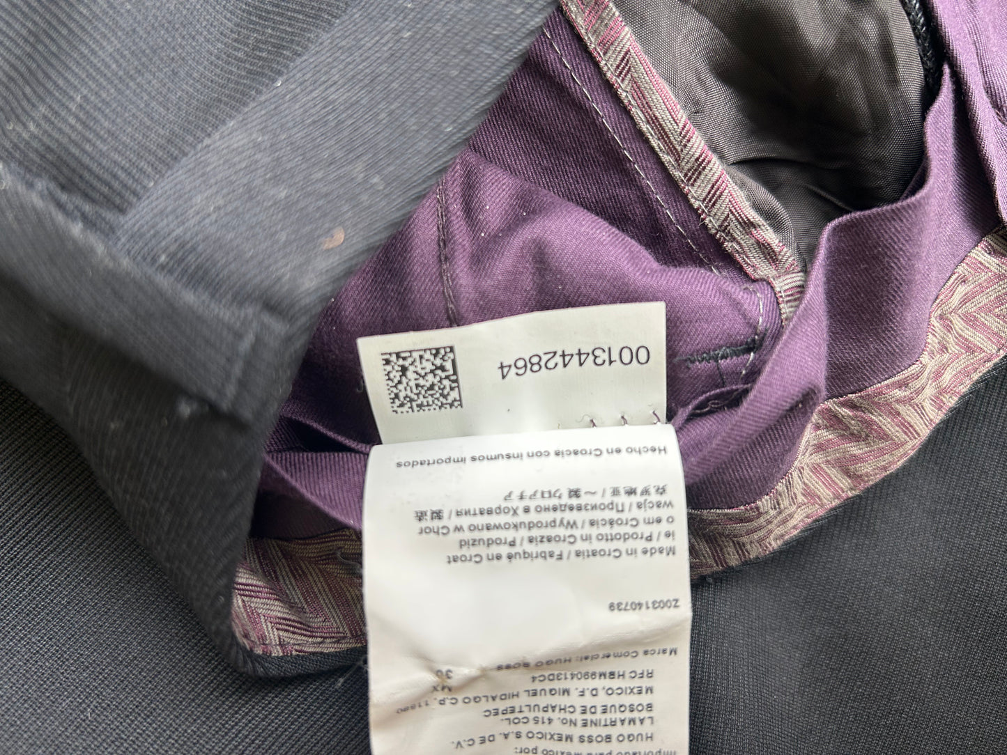 Hugo Boss Trousers (46)