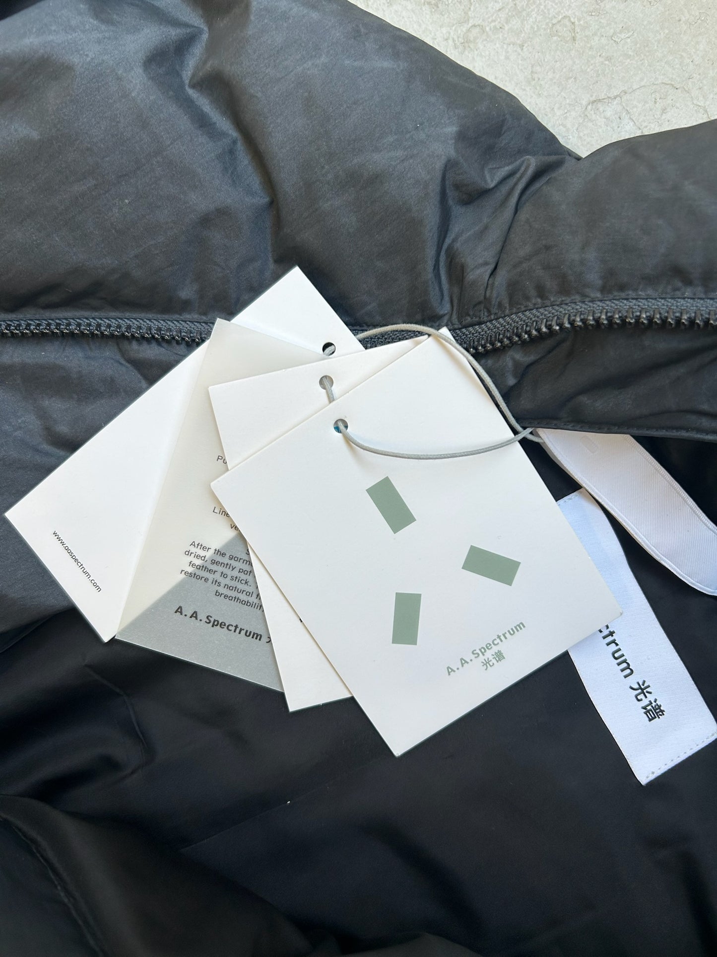 A. A. Spectrum Shallow Gan Down Jacket (XL)