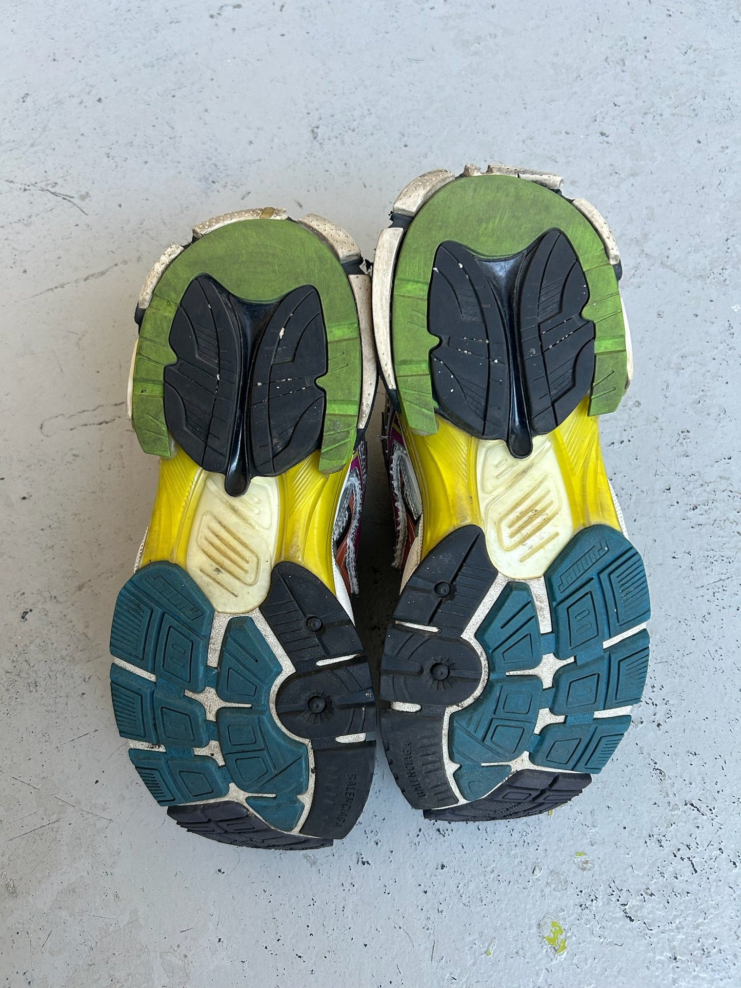 Balenciaga Runners (42)