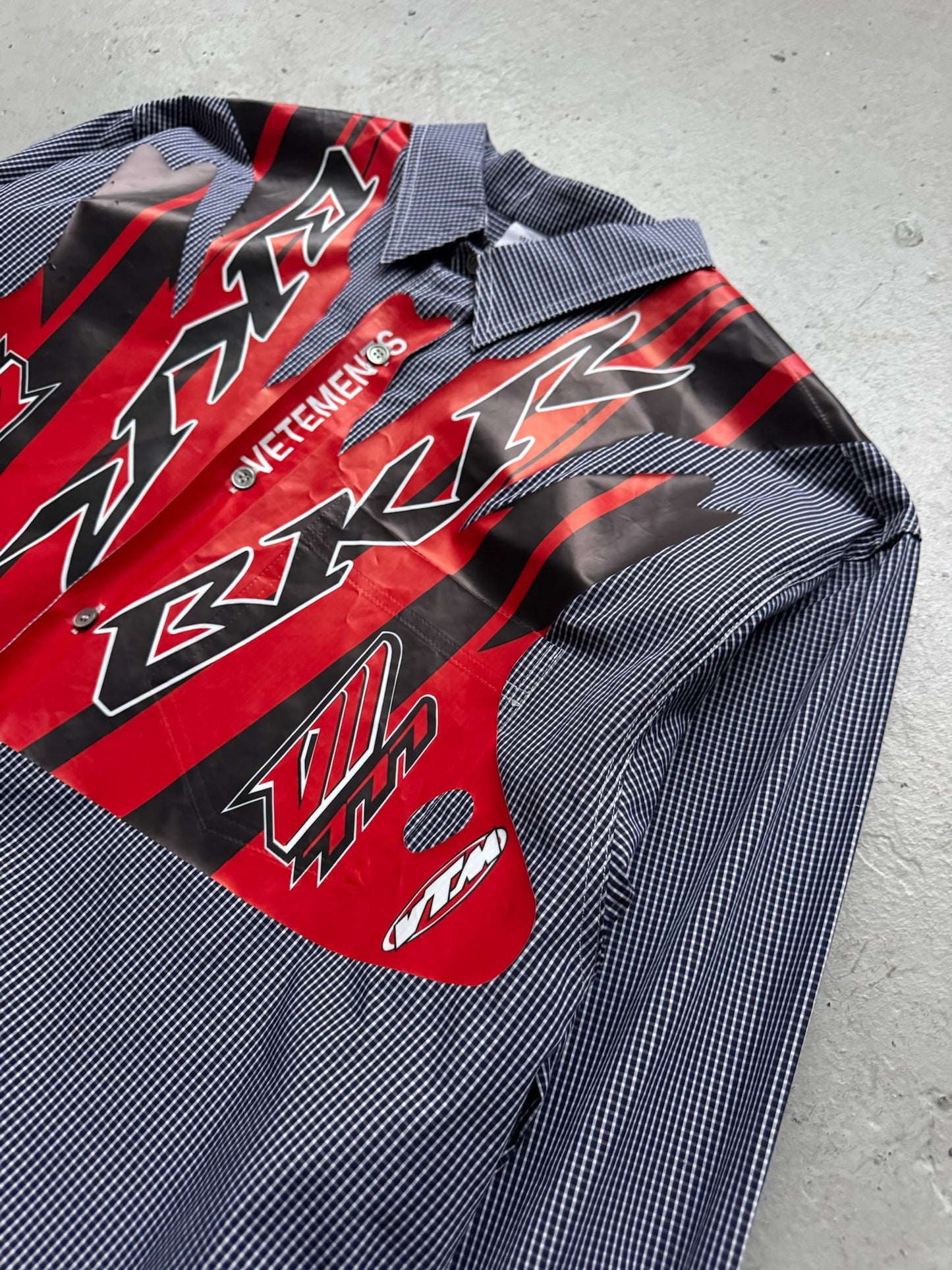 Vetements 2019 Racing Shirt (M)
