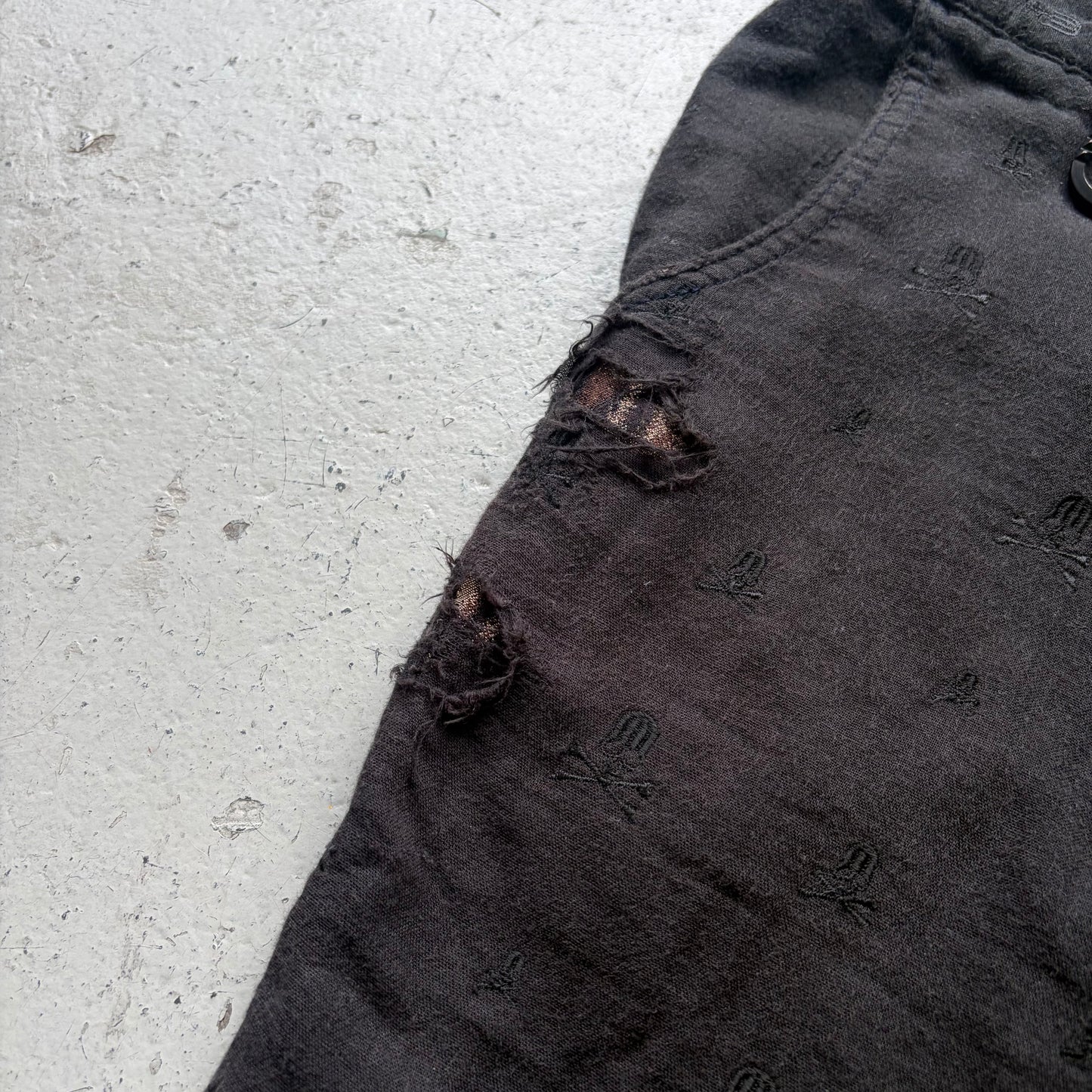 Roen Skull Print Distressed Shorts (30)