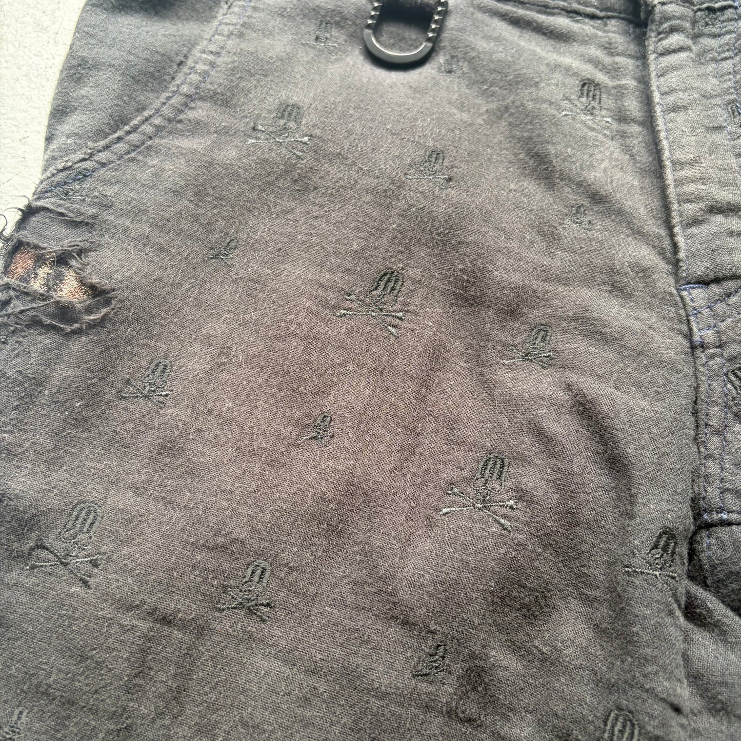 Roen Skull Print Distressed Shorts (30)