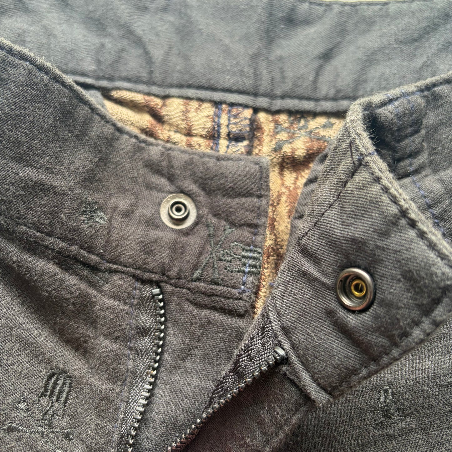 Roen Skull Print Distressed Shorts (30)