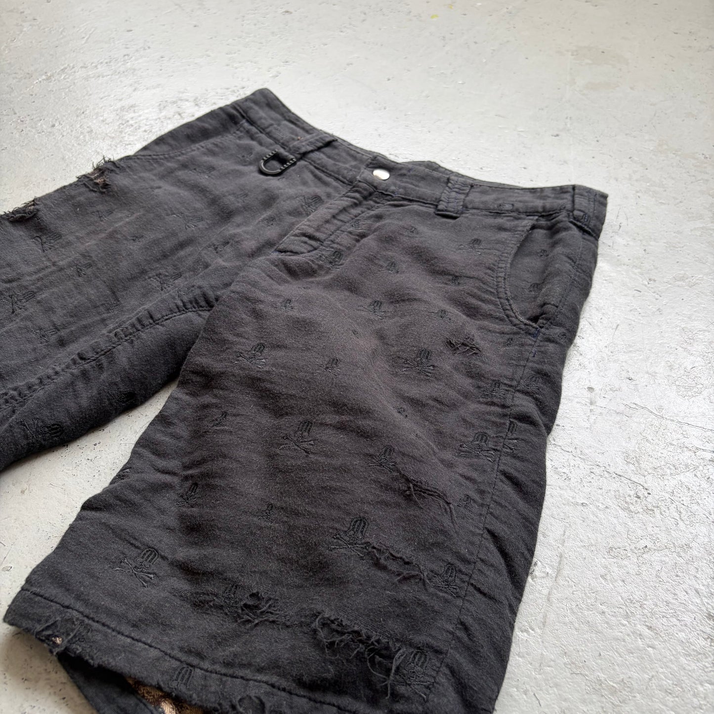 Roen Skull Print Distressed Shorts (30)