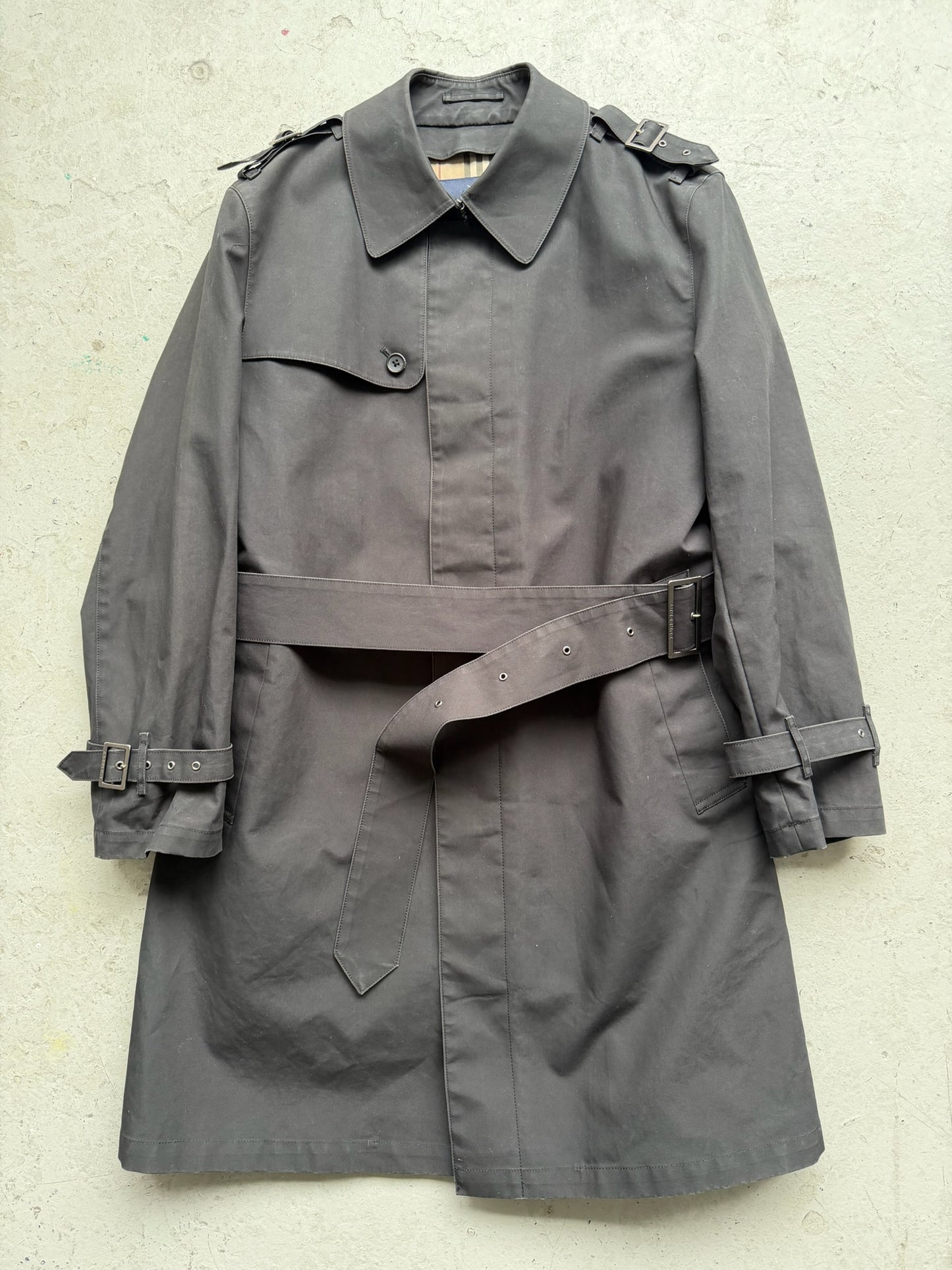 Burberry Trench Coat (M)