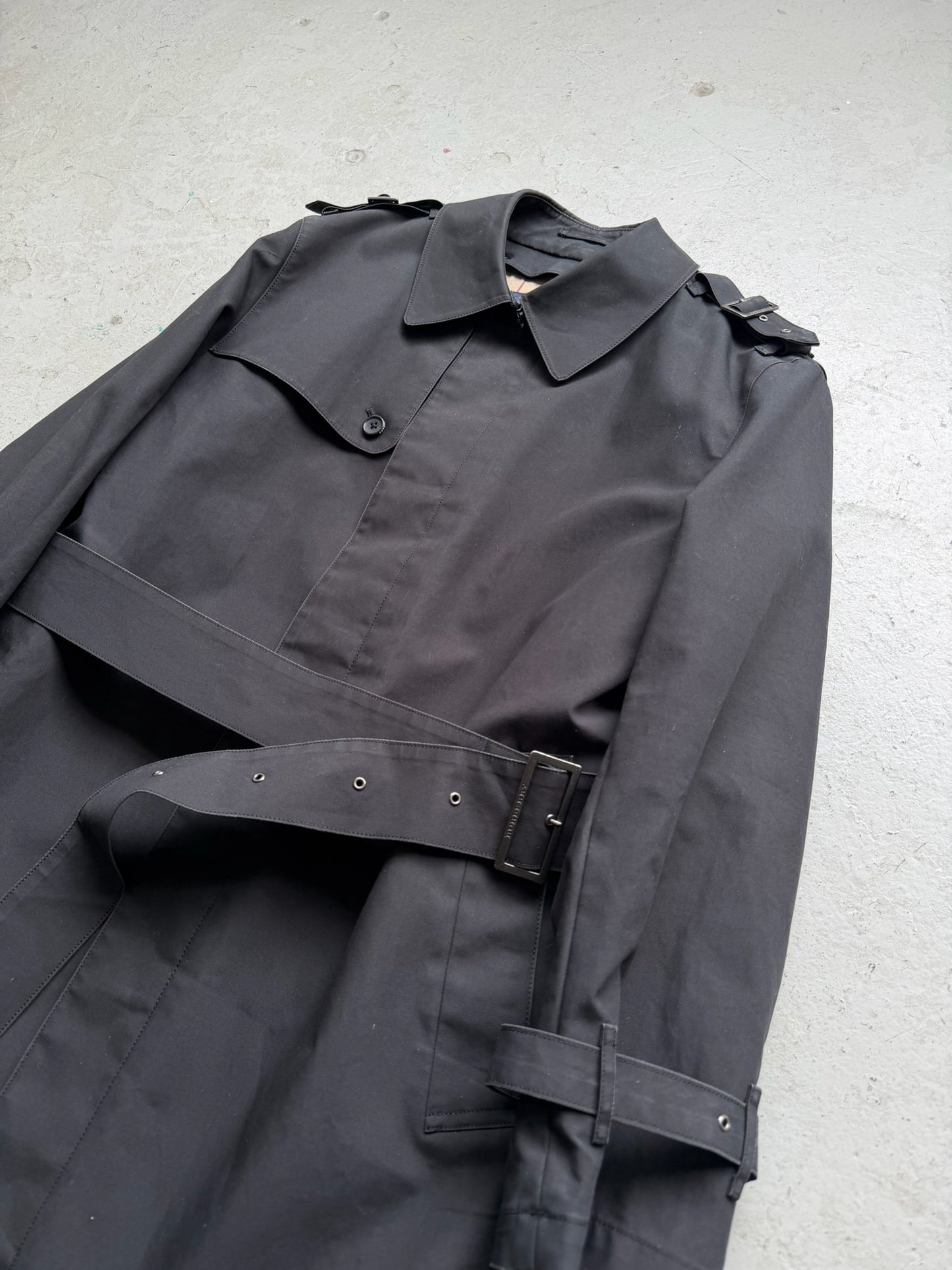 Burberry Trench Coat (M)
