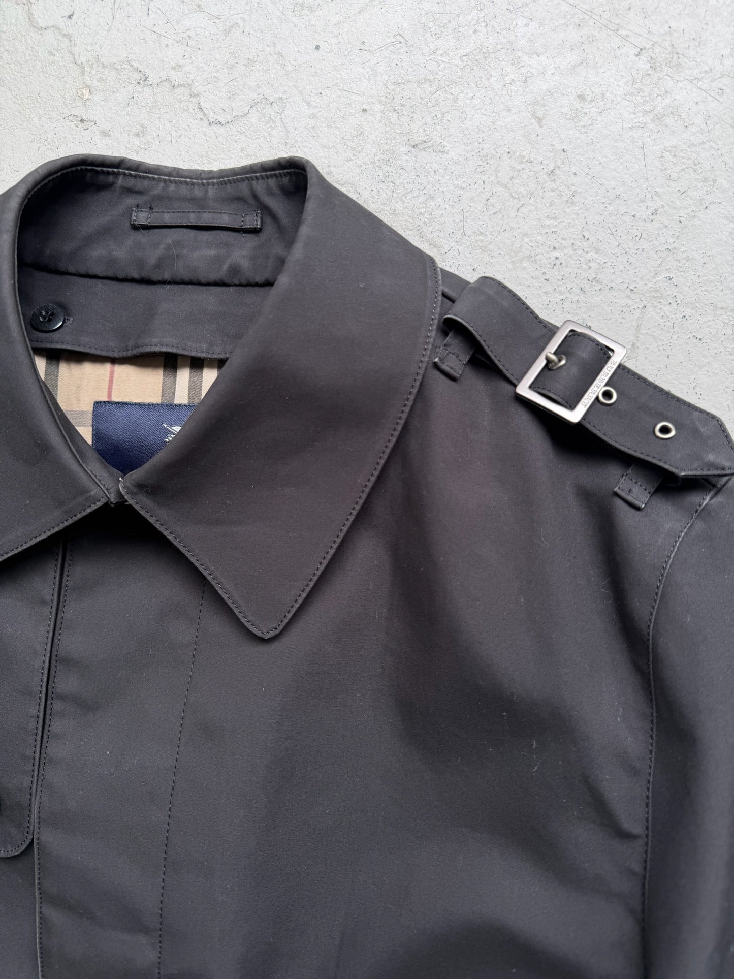 Burberry Trench Coat (M)