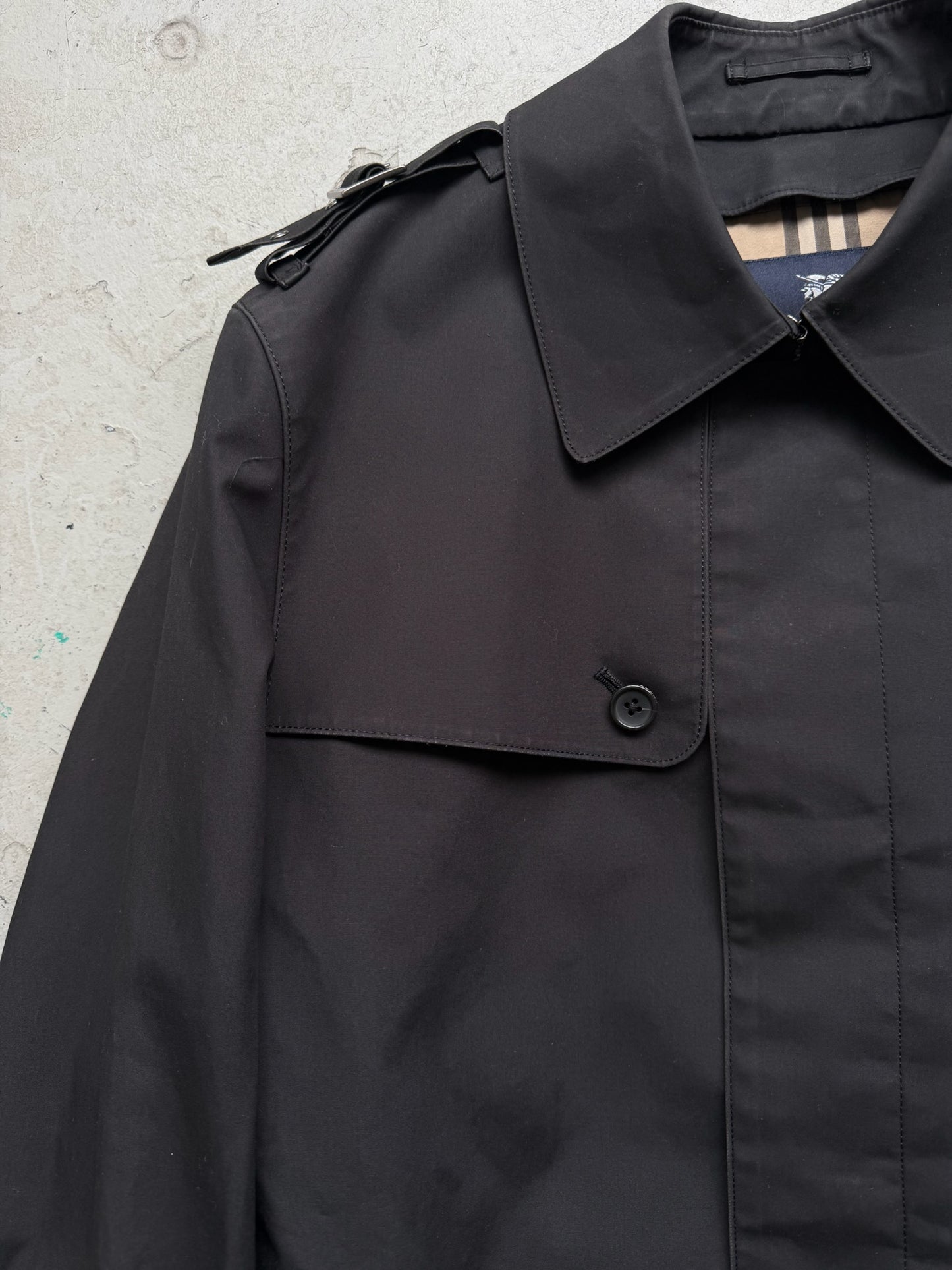 Burberry Trench Coat (M)