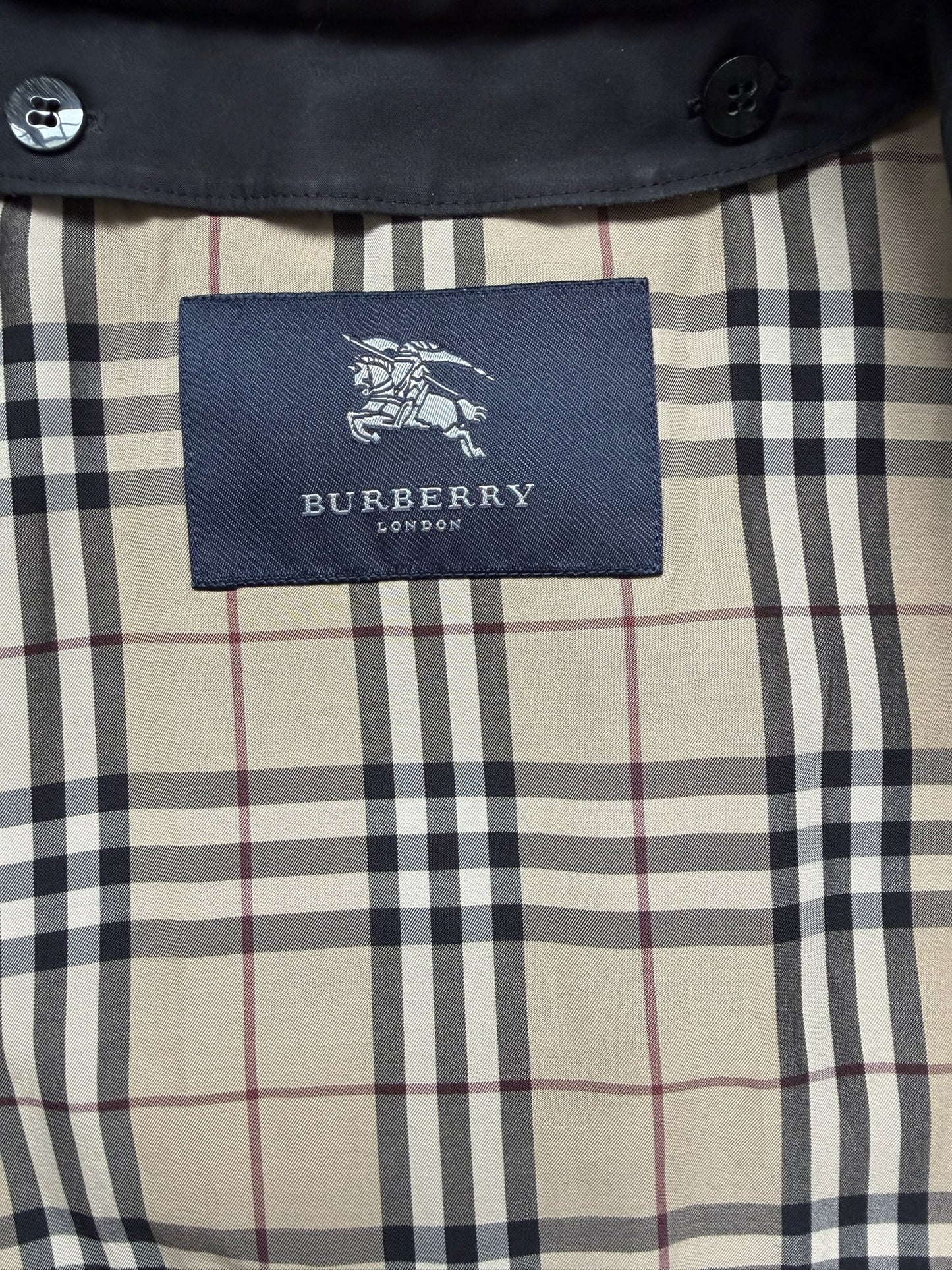 Burberry Trench Coat (M)