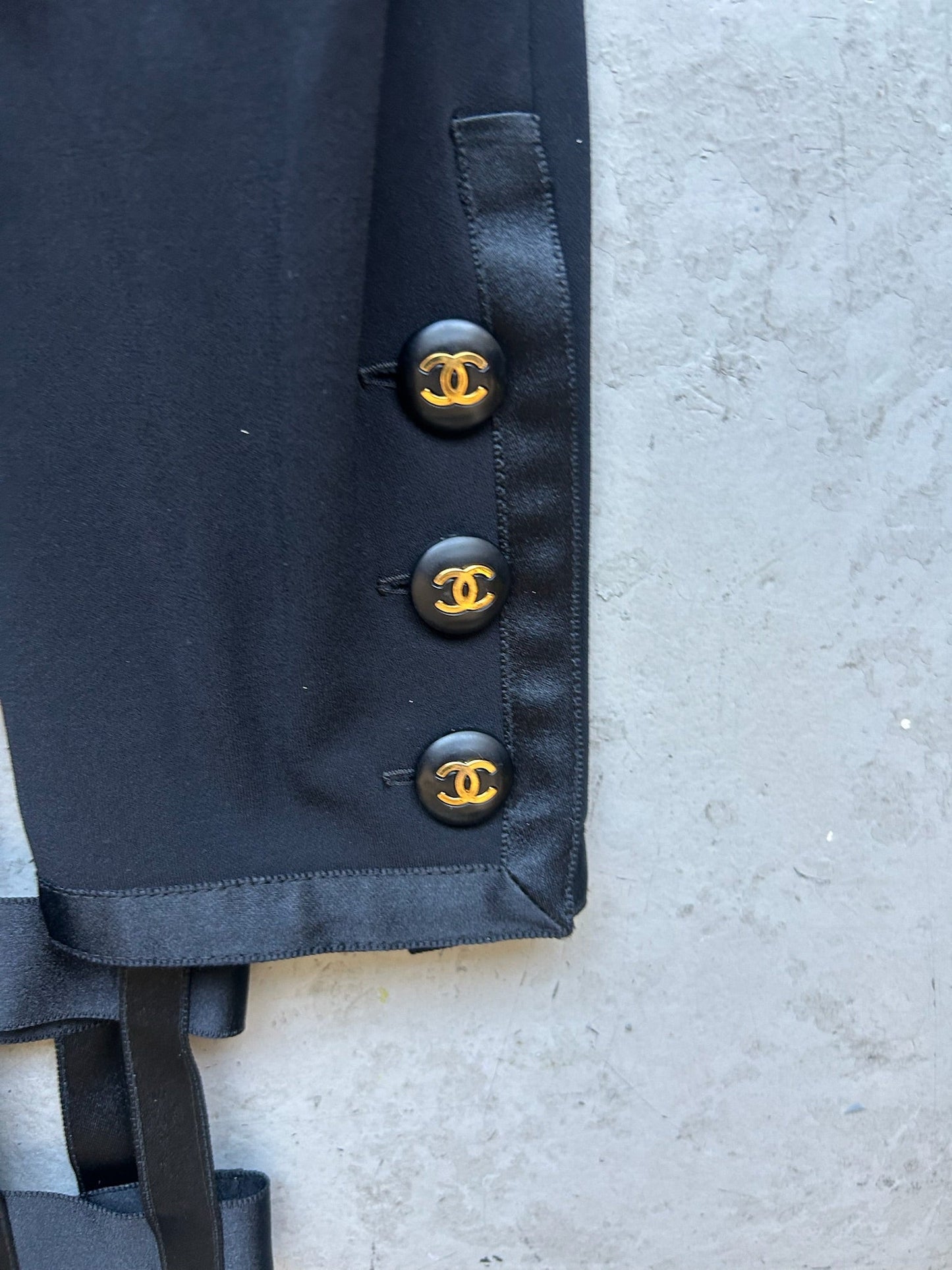 Chanel Boutique 1980's Collection 29 Black Cage Coat (40)