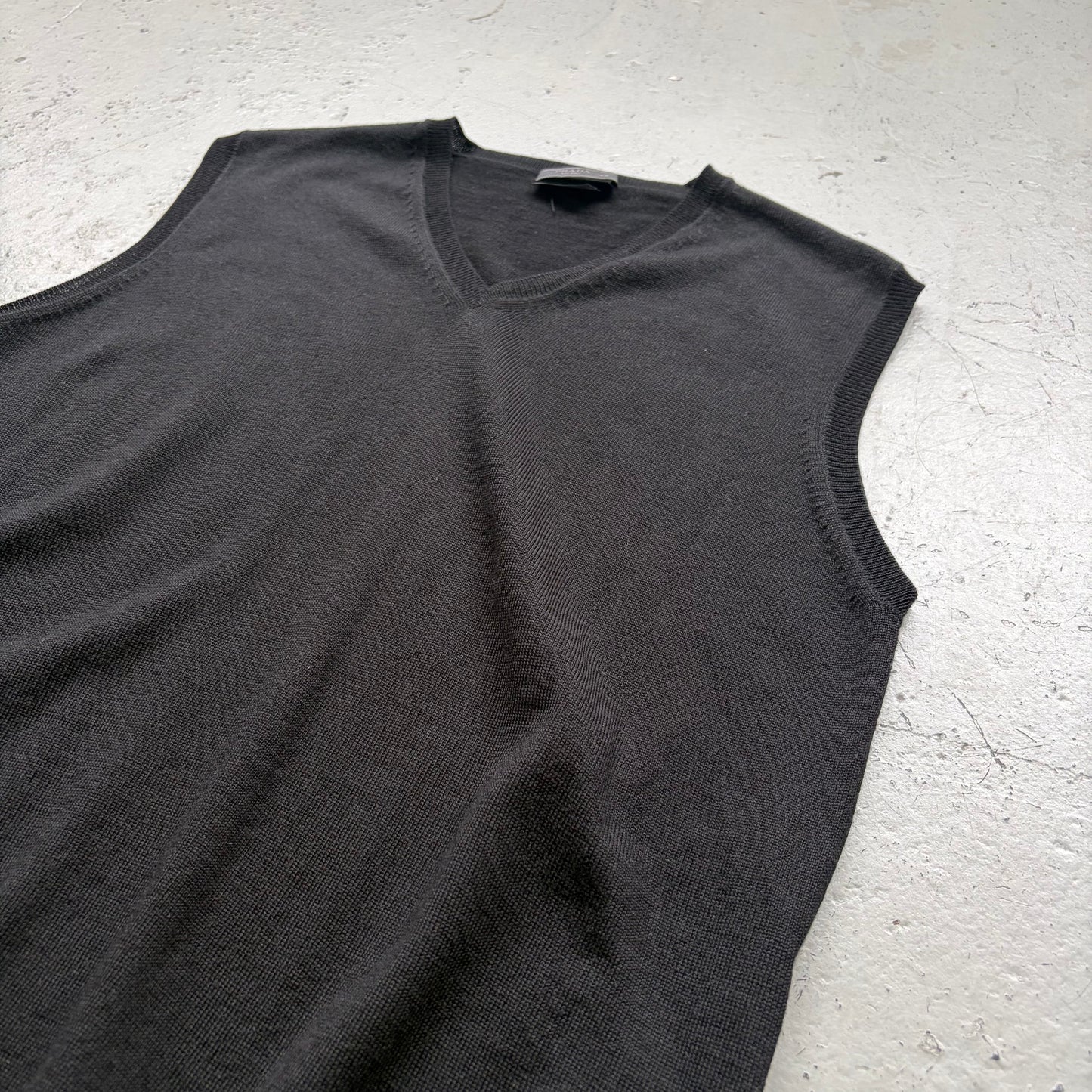 Prada Black Wool Sleeveless V Neck Sweater (48)