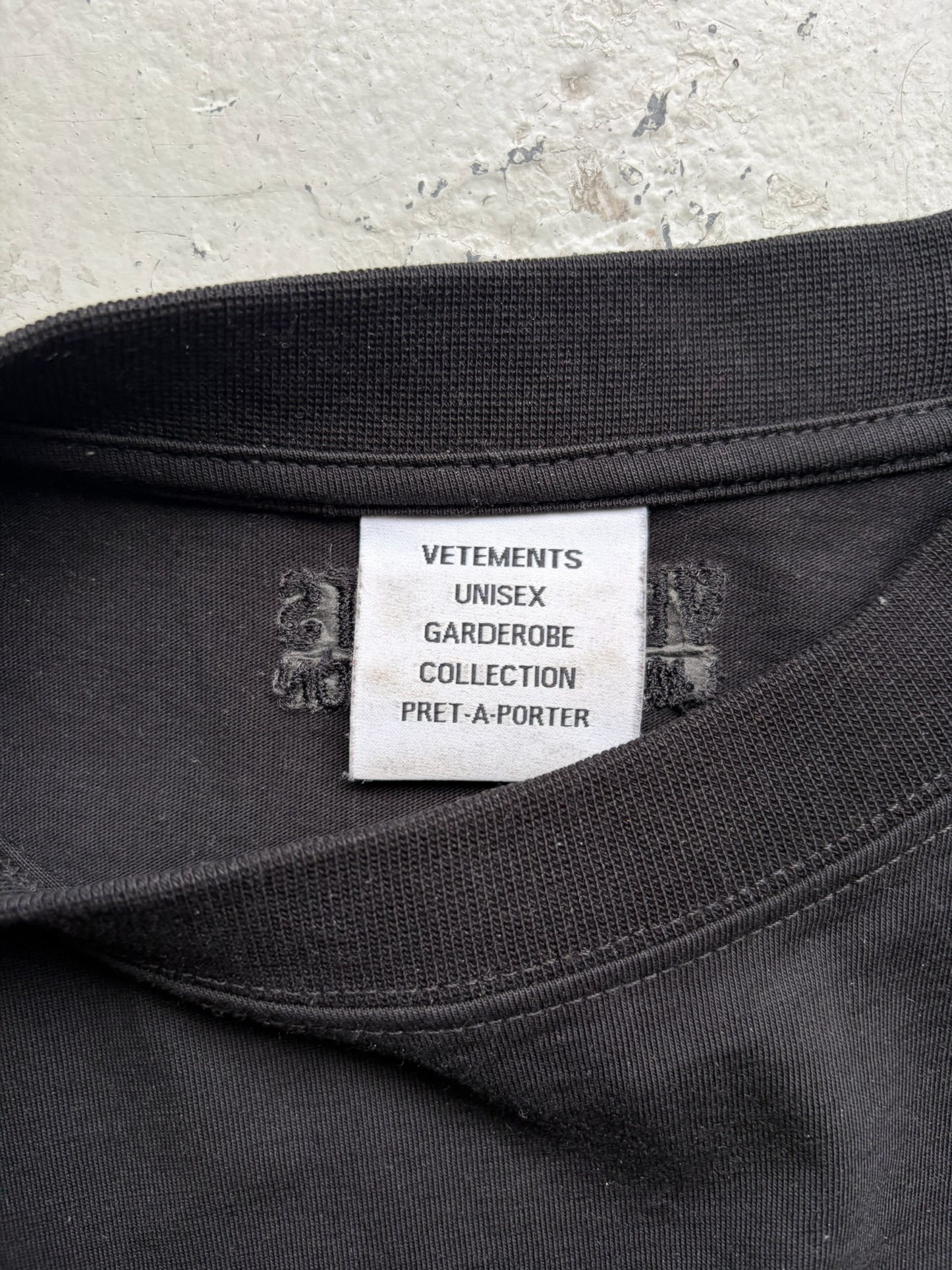 Vetements Logo Label Black Short Sleeve (L)