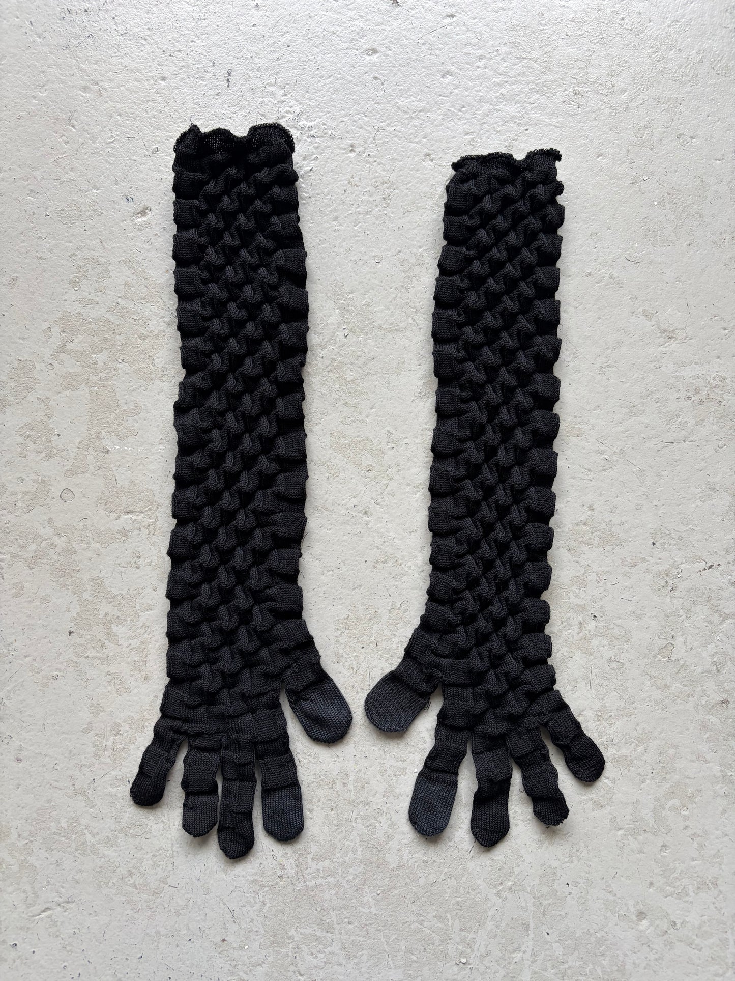 Issey Miyake Pleated Gloves (OS)