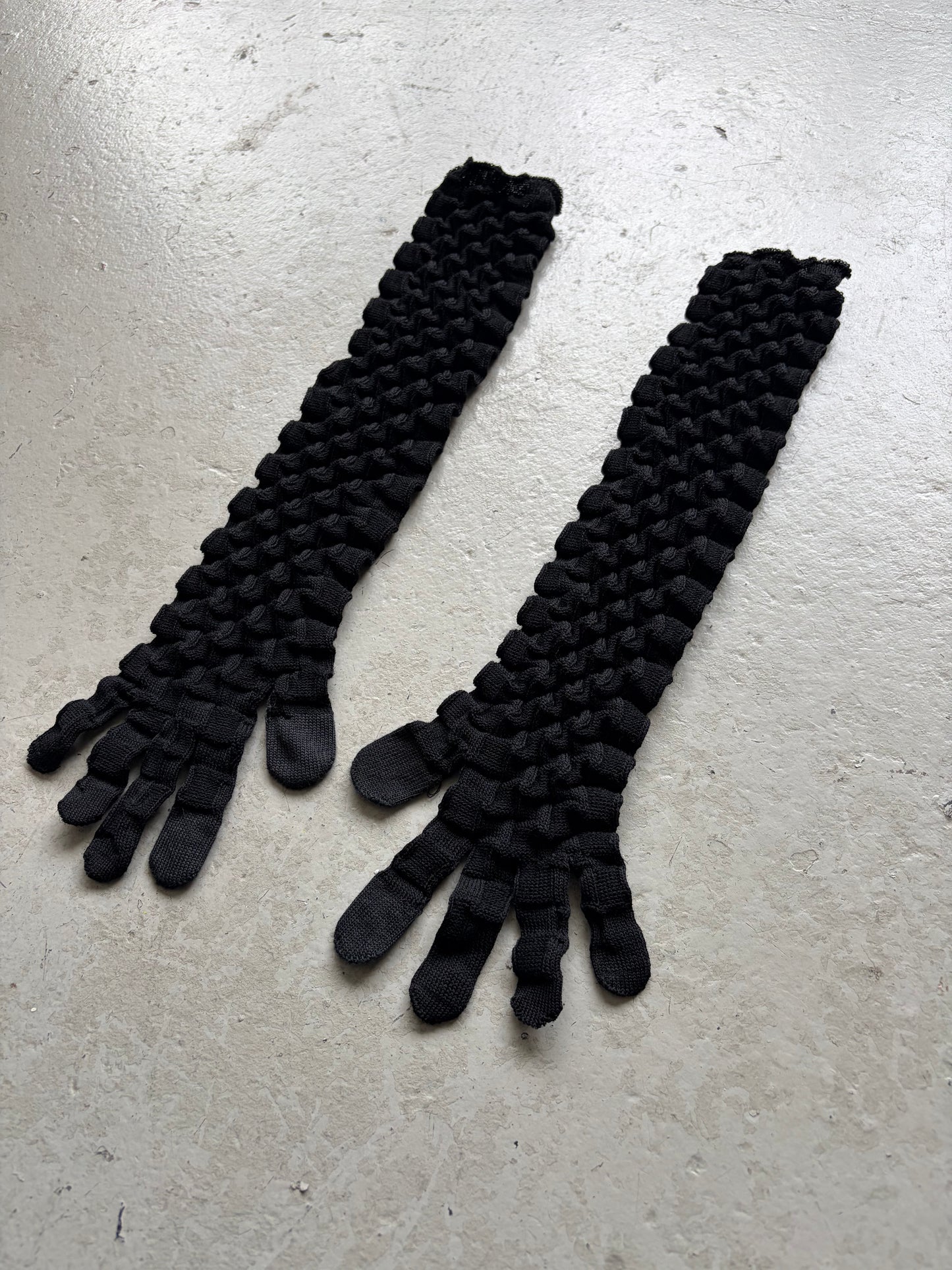 Issey Miyake Pleated Gloves (OS)