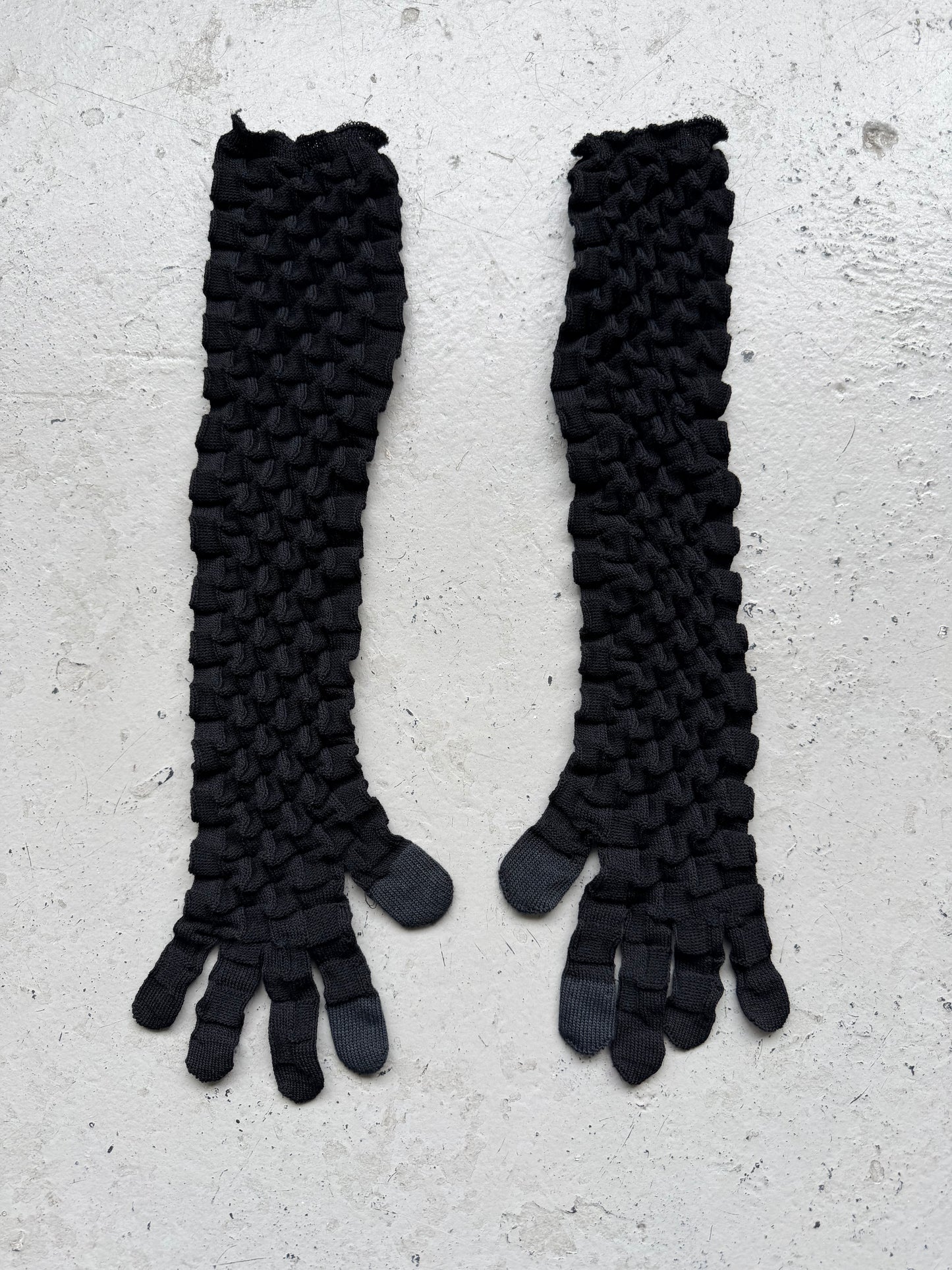 Issey Miyake Pleated Gloves (OS)