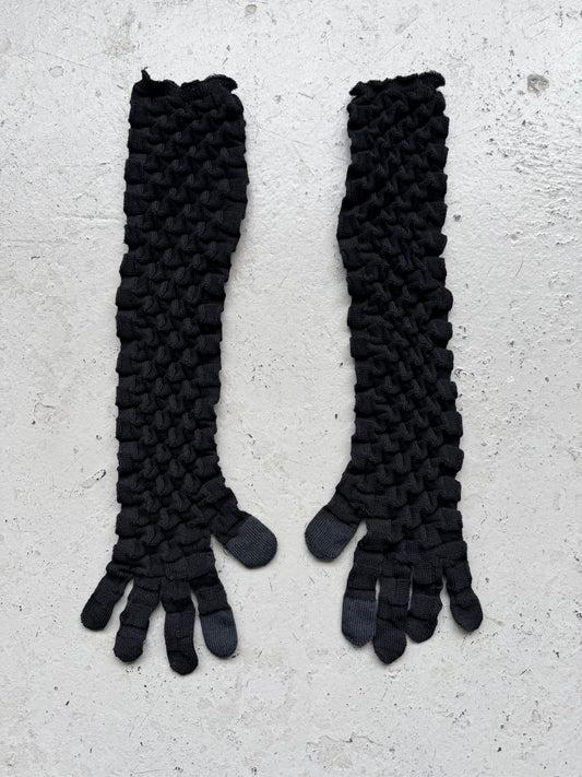 Issey Miyake Pleated Gloves (OS)