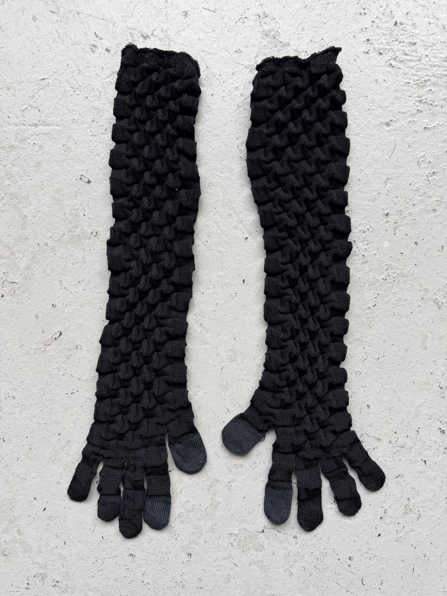 Issey Miyake Pleated Gloves (OS)