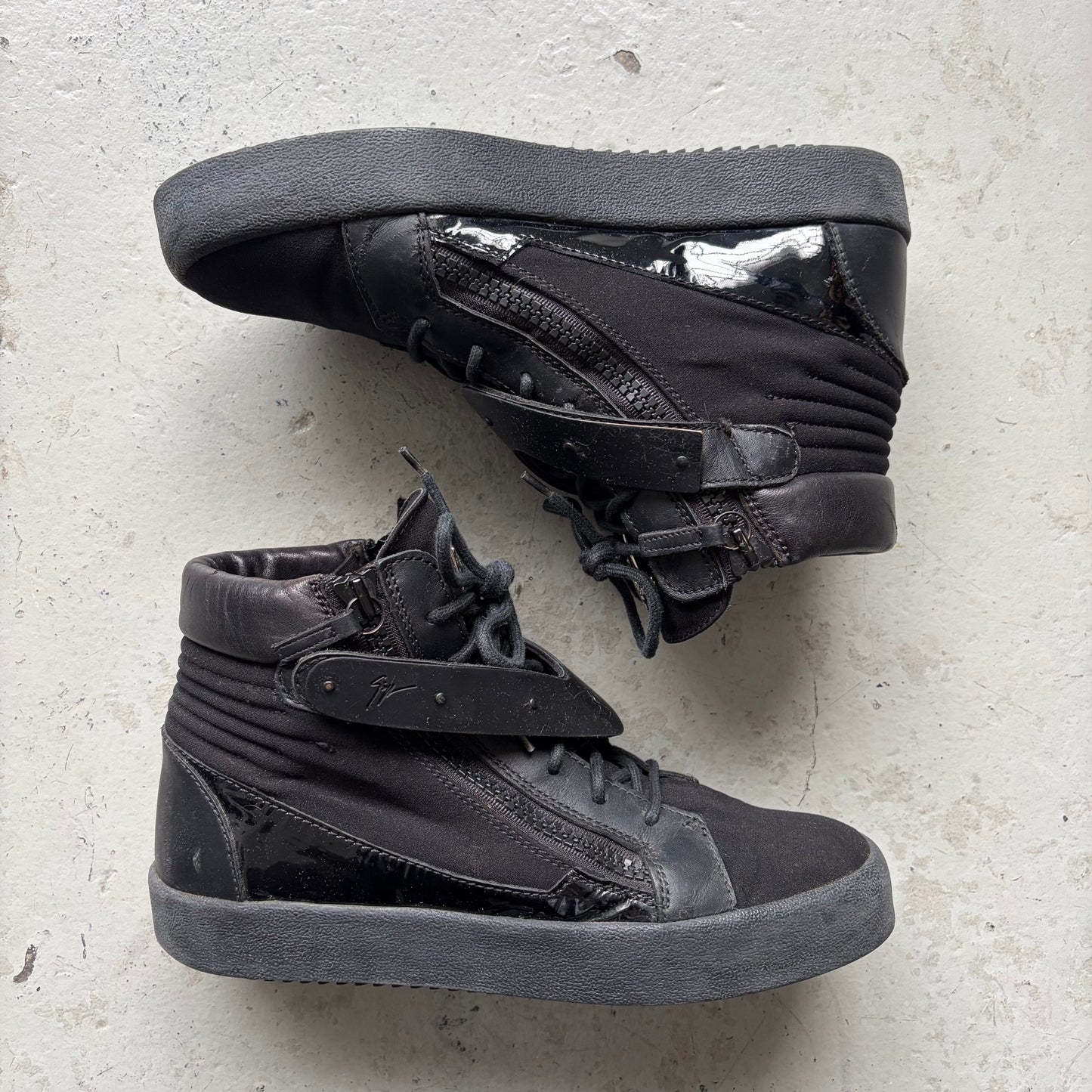 Giuseppe Zanotti V Strap Sneakers (42)