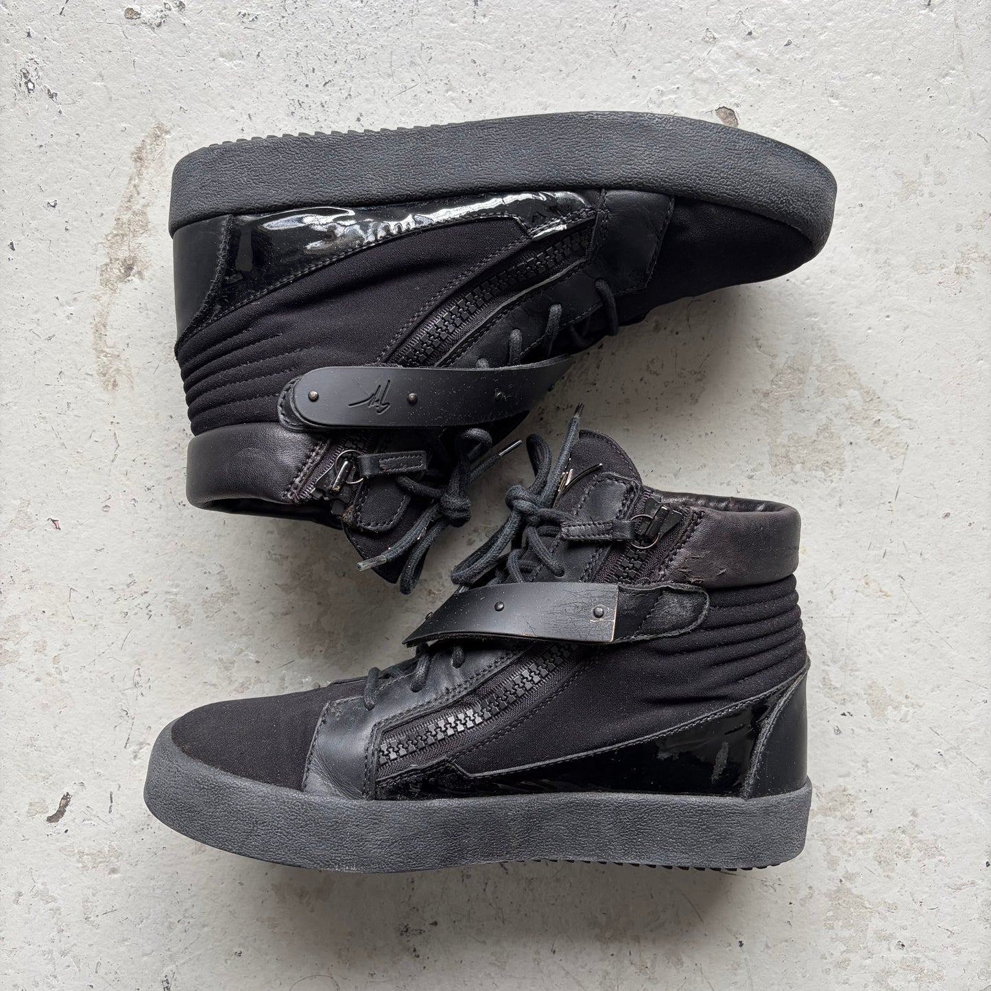 Giuseppe Zanotti V Strap Sneakers (42)