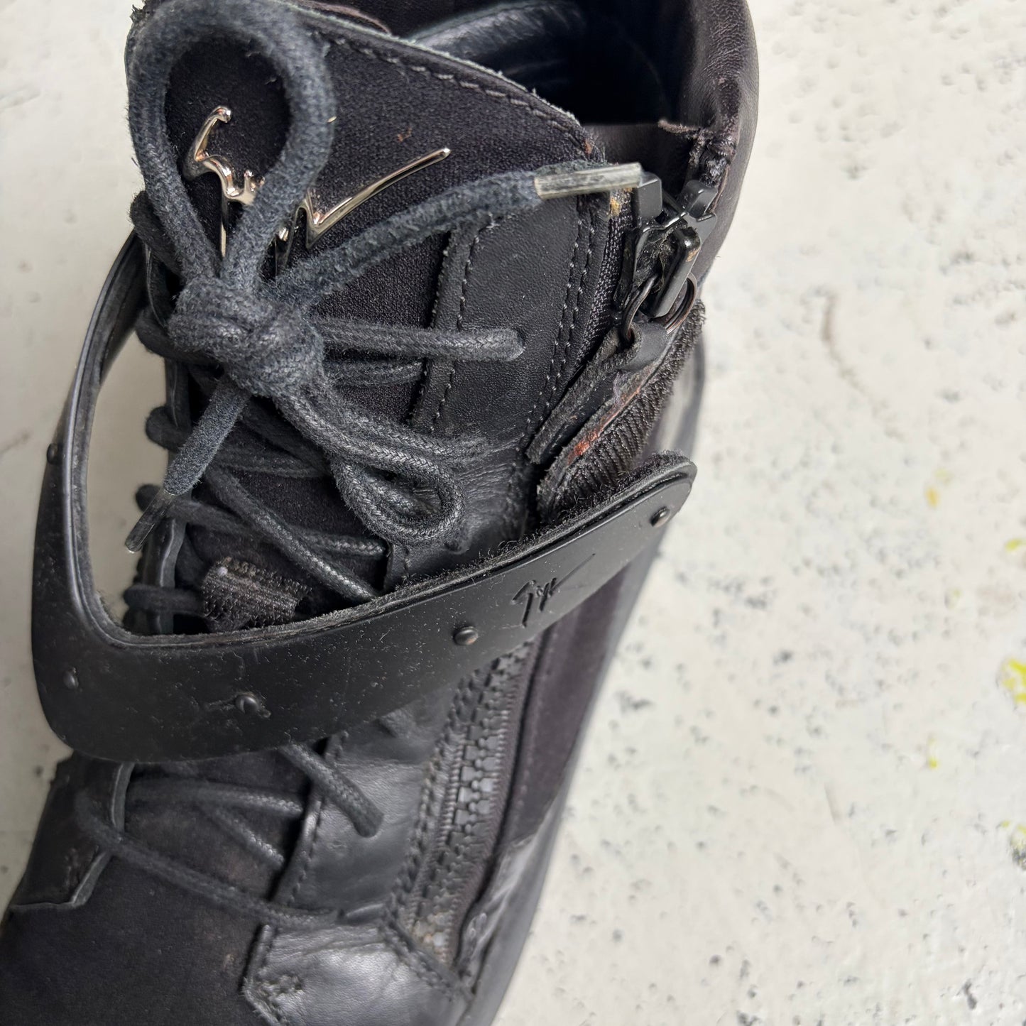 Giuseppe Zanotti V Strap Sneakers (42)