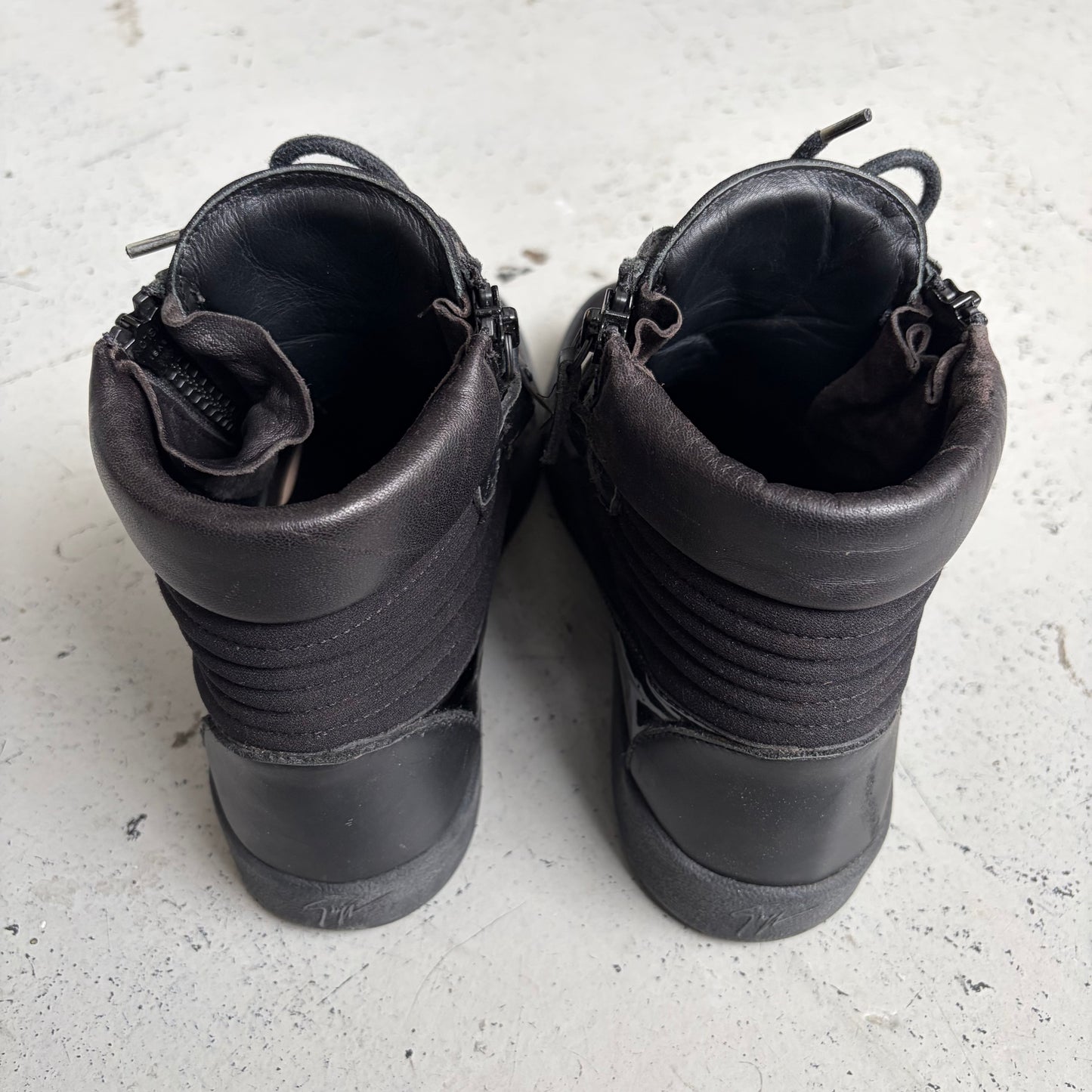 Giuseppe Zanotti V Strap Sneakers (42)
