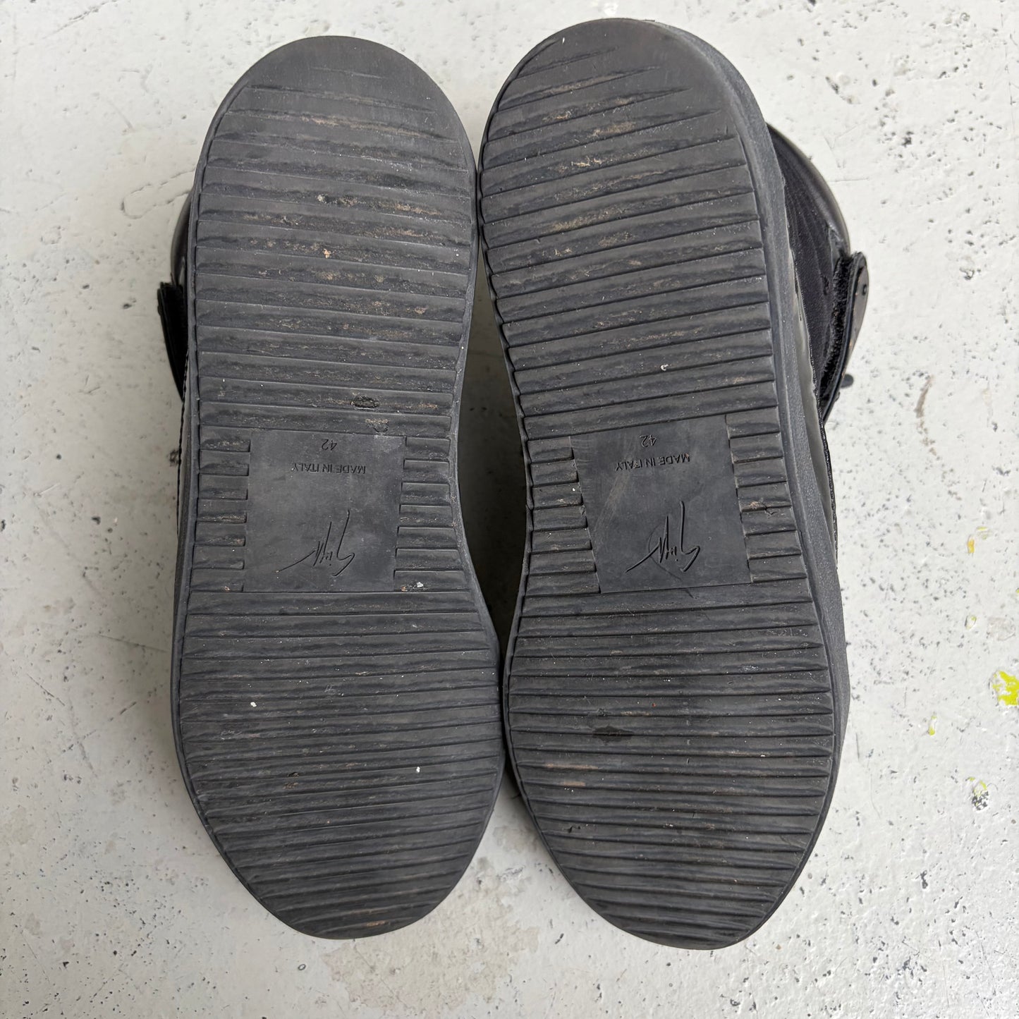 Giuseppe Zanotti V Strap Sneakers (42)