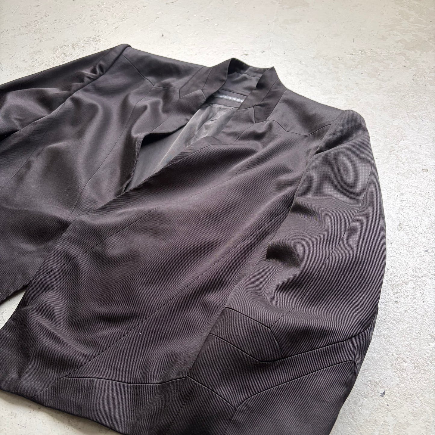 Julius FW23 Padded Geometric Cropped Blazer (3)