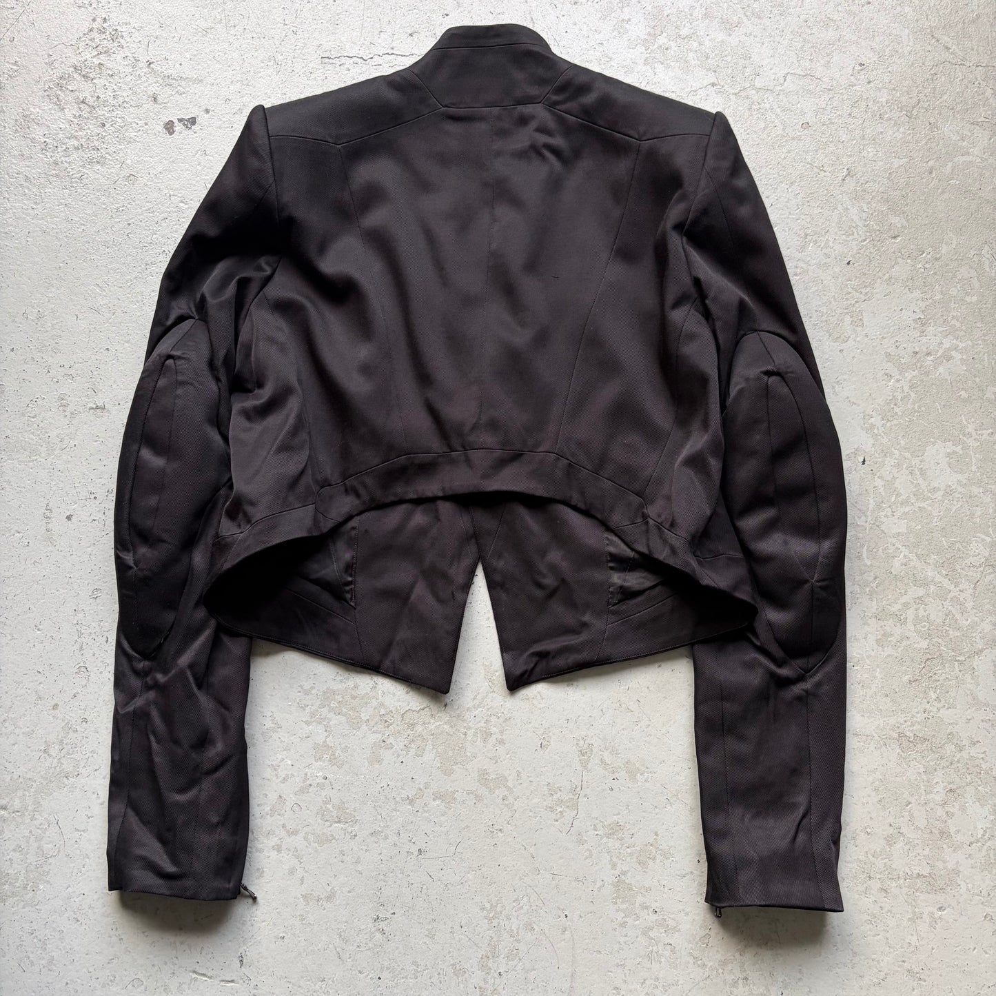 Julius FW23 Padded Geometric Cropped Blazer (3)