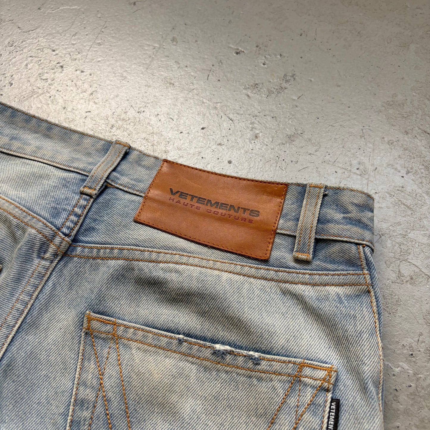Vetements Wide Leg Light Wash Denim (M)