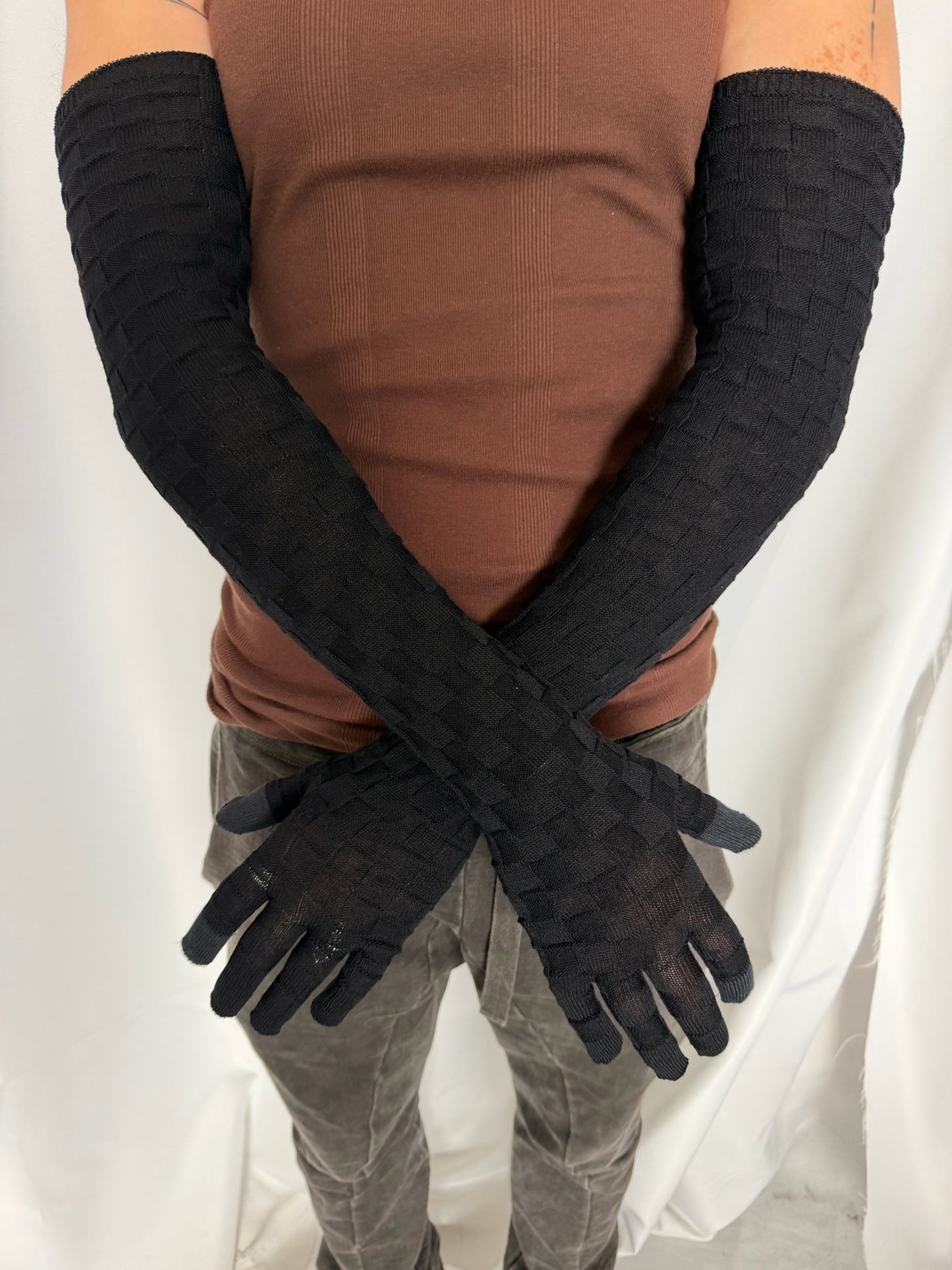 Issey Miyake Pleated Gloves (OS)