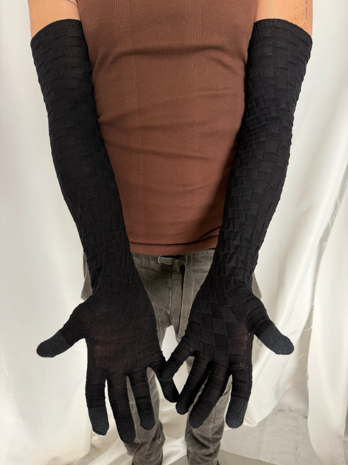 Issey Miyake Pleated Gloves (OS)