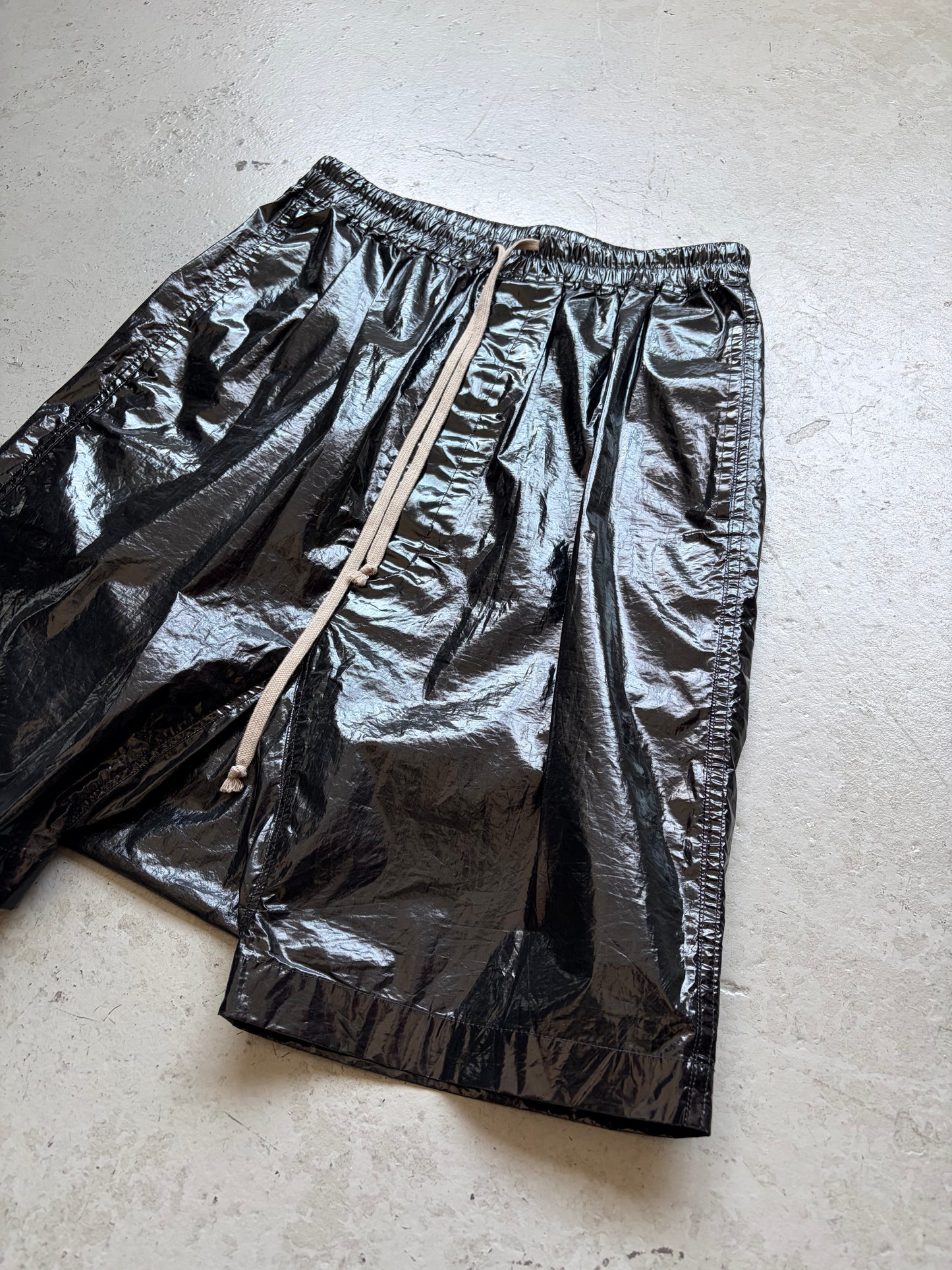 Rick Owens DRKSHDW SS18 Black Crinkled Waxed Pod Shorts (M)
